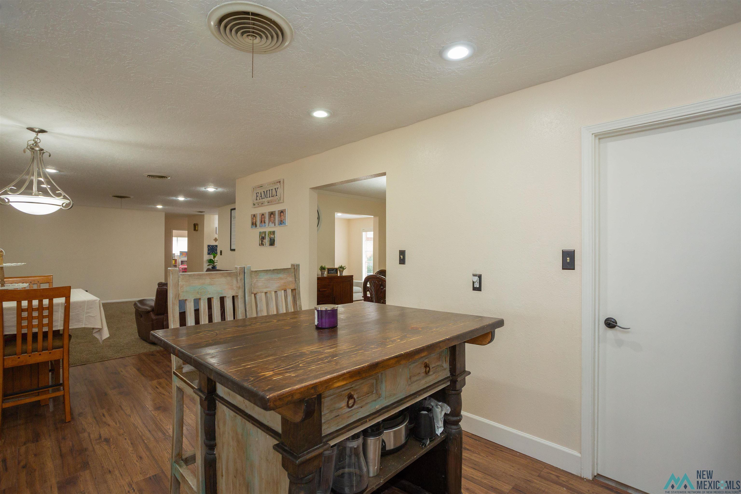 703 Canoncito Drive, Roswell, Texas image 12