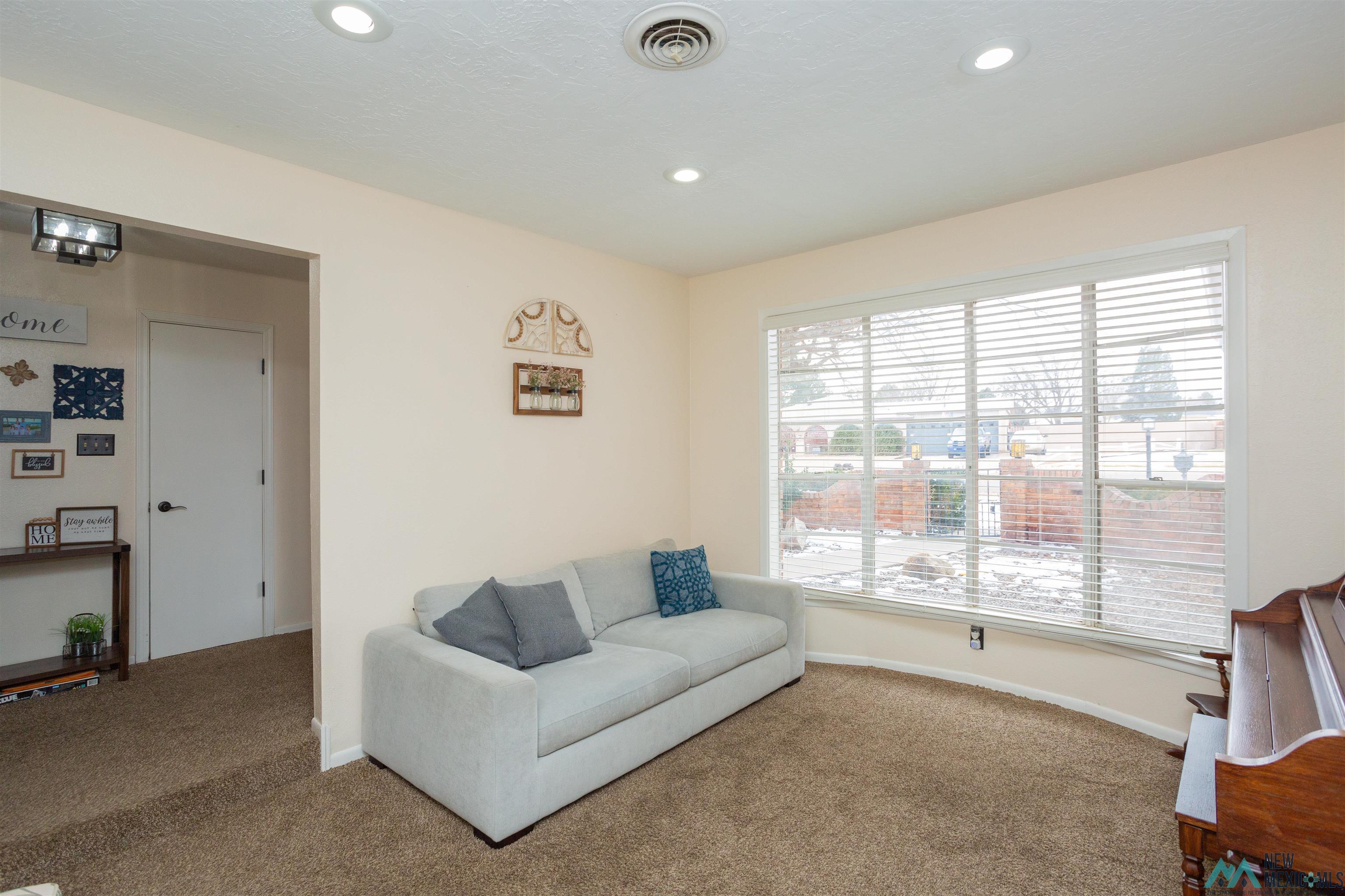 703 Canoncito Drive, Roswell, Texas image 4