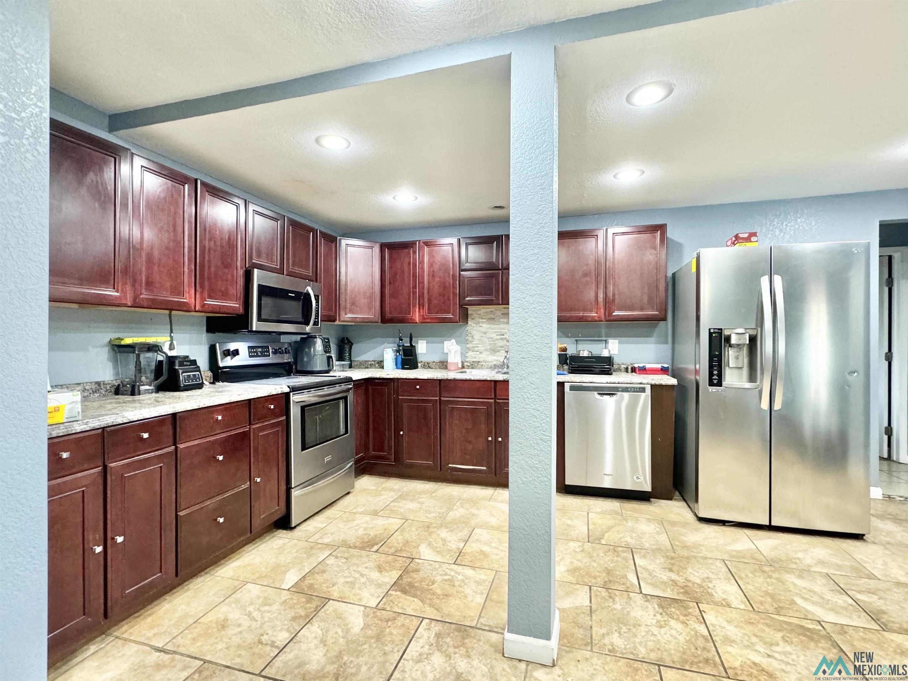 201 Apache Drive, Hobbs, Texas image 3