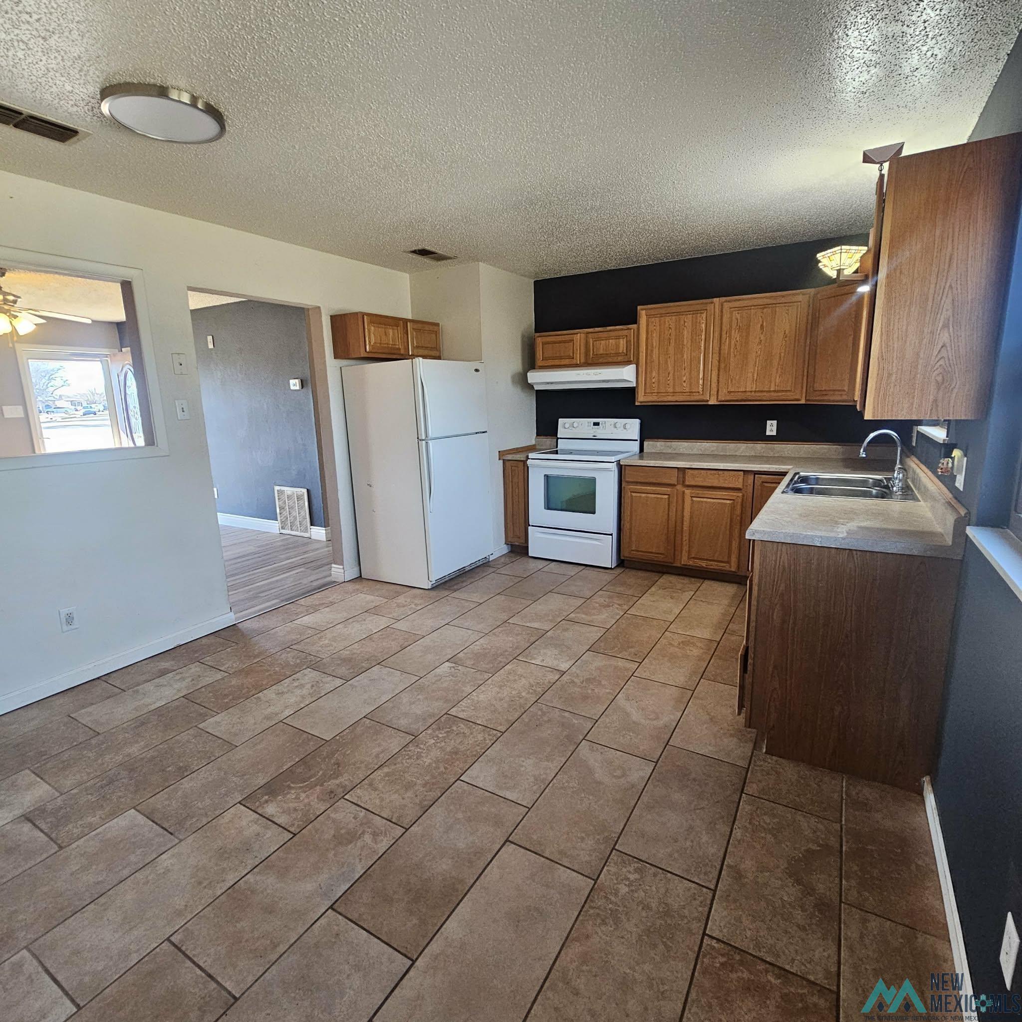 Clovis, New Mexico 88101, United States, 3 Bedrooms Bedrooms, ,1 BathroomBathrooms,Residential,Active,254852