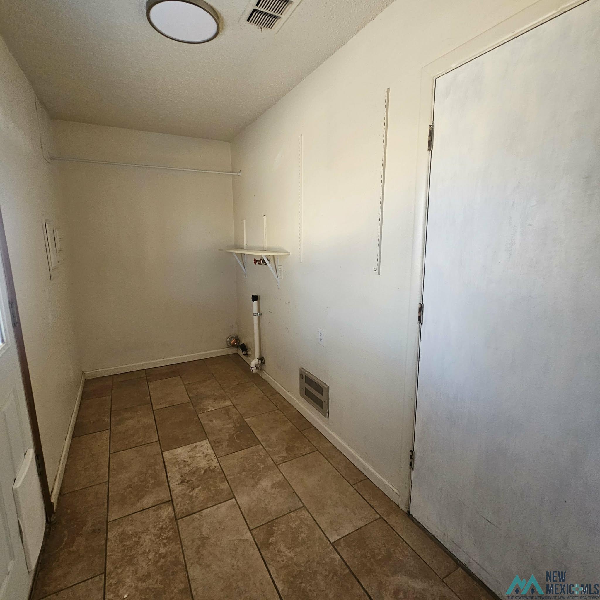 Clovis, New Mexico 88101, United States, 3 Bedrooms Bedrooms, ,1 BathroomBathrooms,Residential,Active,254852