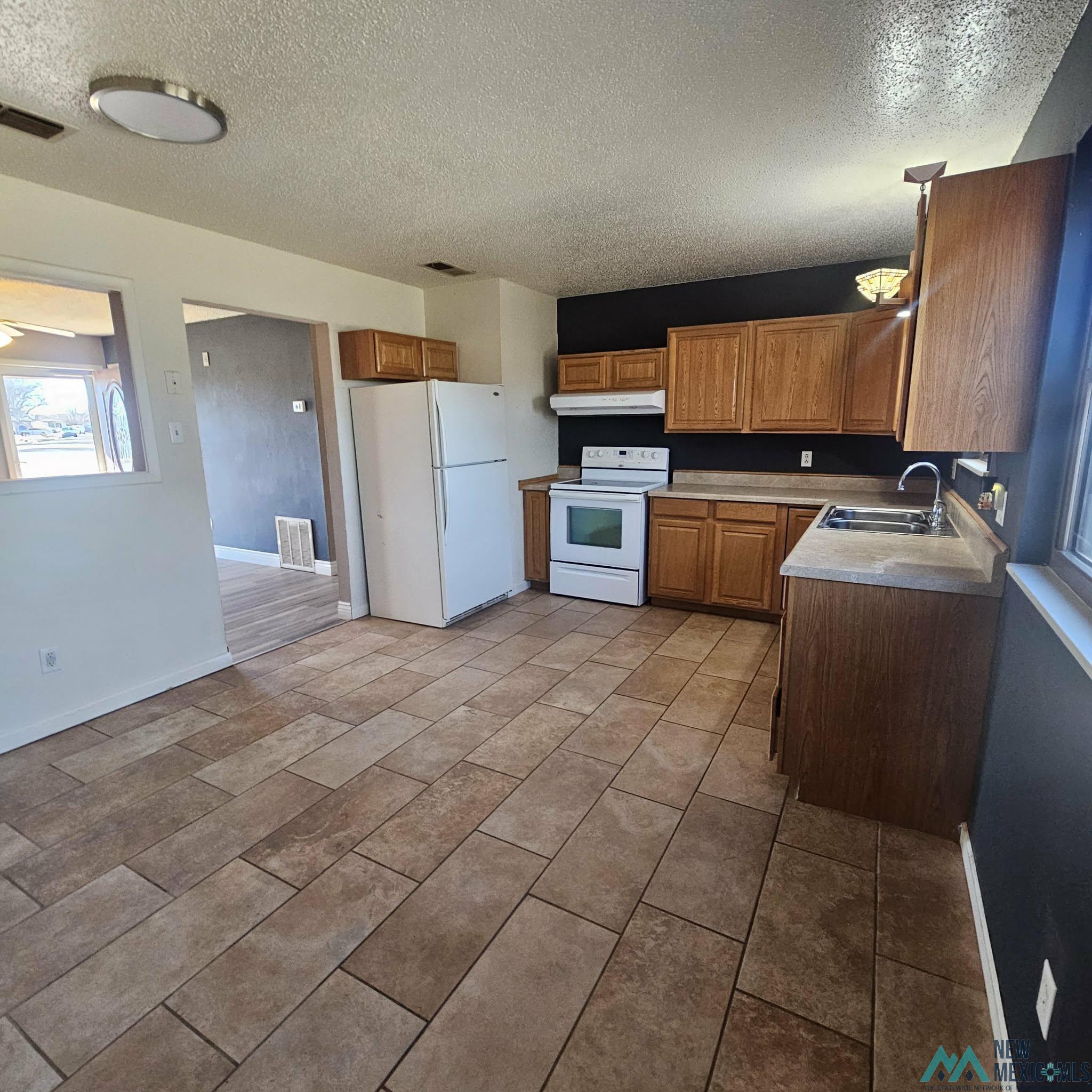 Clovis, New Mexico 88101, United States, 3 Bedrooms Bedrooms, ,1 BathroomBathrooms,Residential,Active,254852