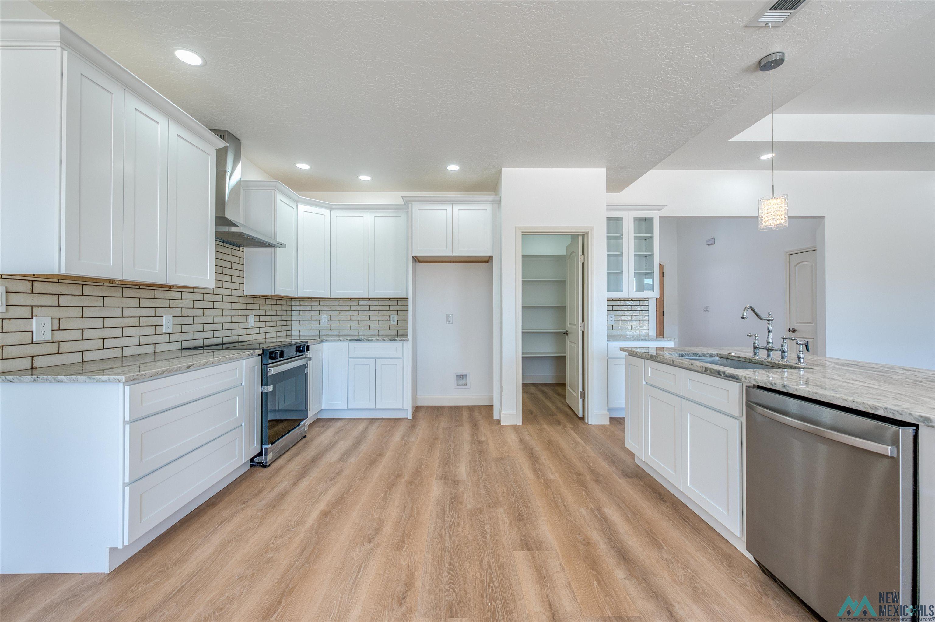 1101 N Eisenhower Road, Roswell, Texas image 18