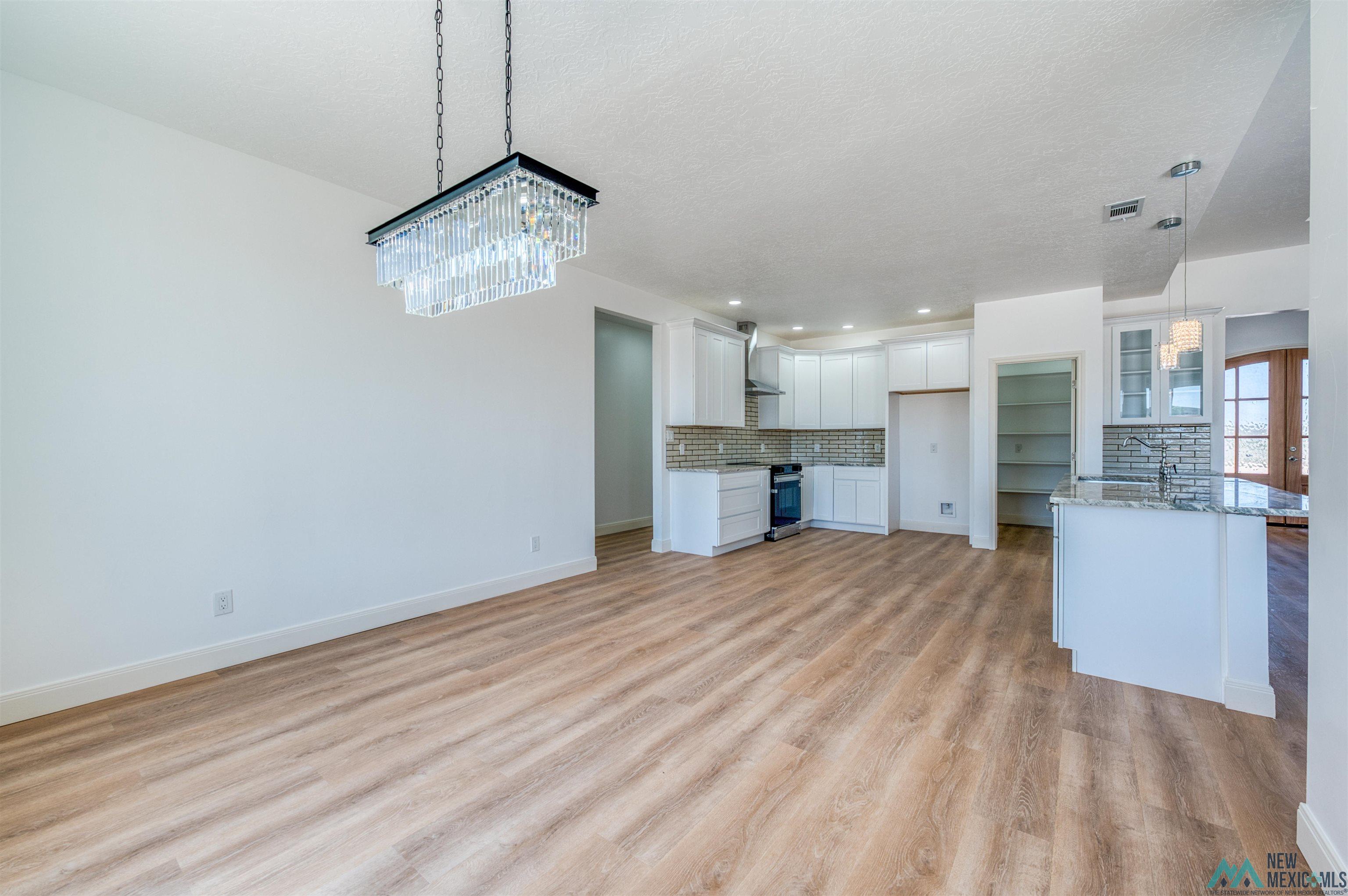 1101 N Eisenhower Road, Roswell, Texas image 28