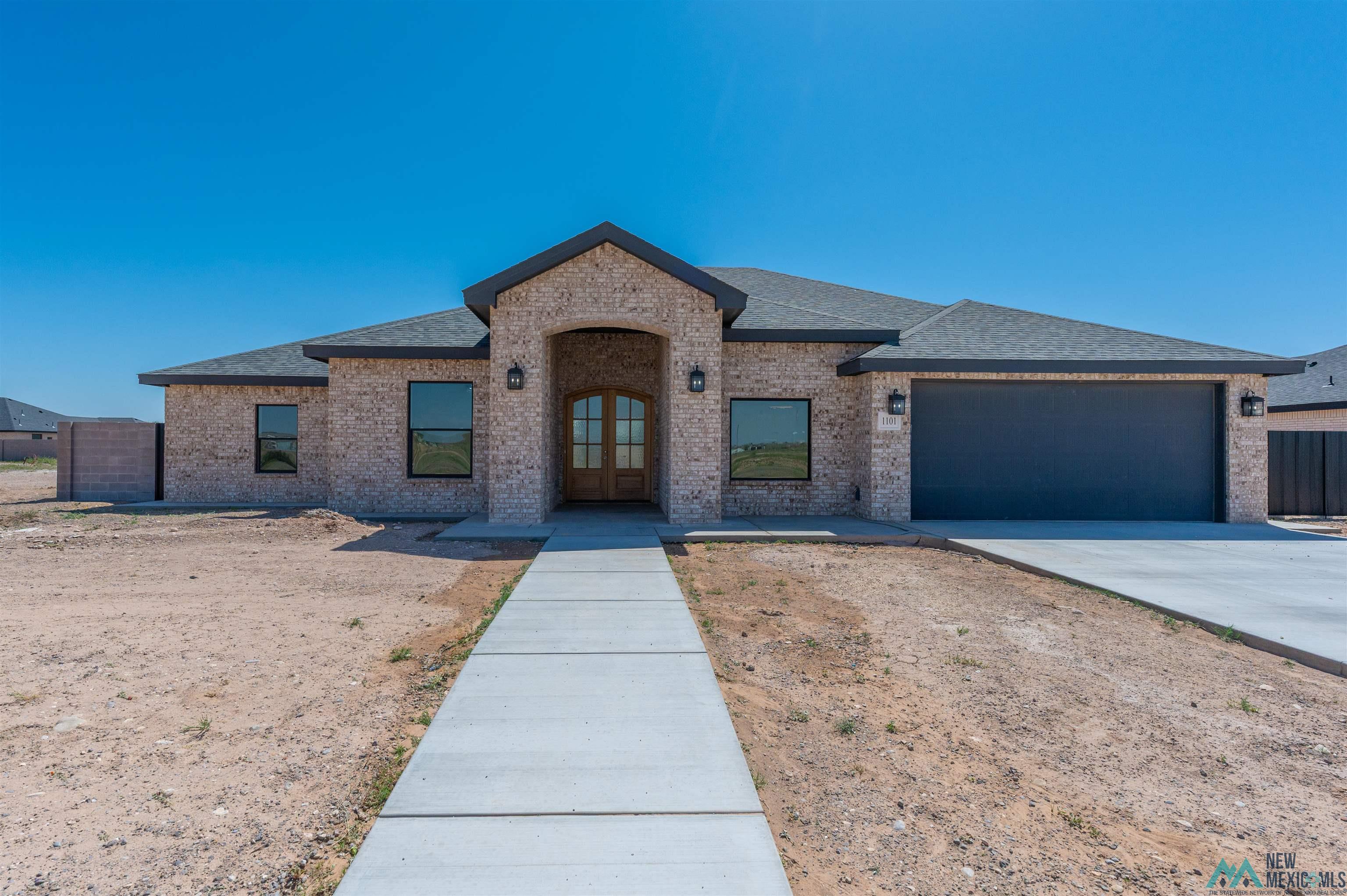 1101 N Eisenhower Road, Roswell, Texas image 1