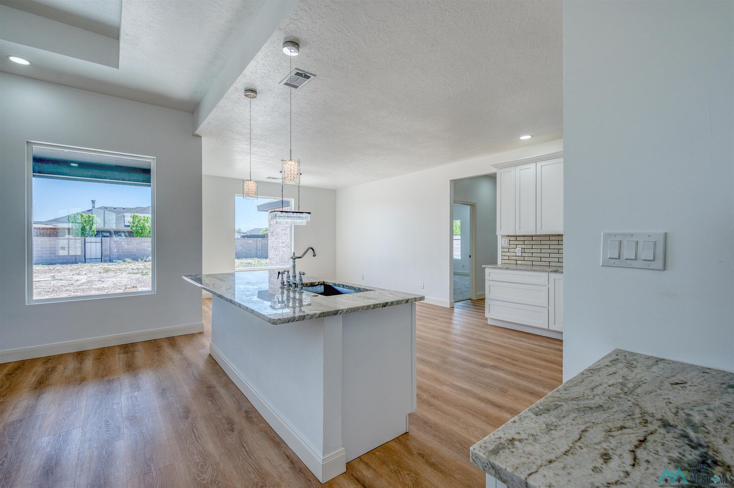1101 N Eisenhower Road, Roswell, Texas image 23