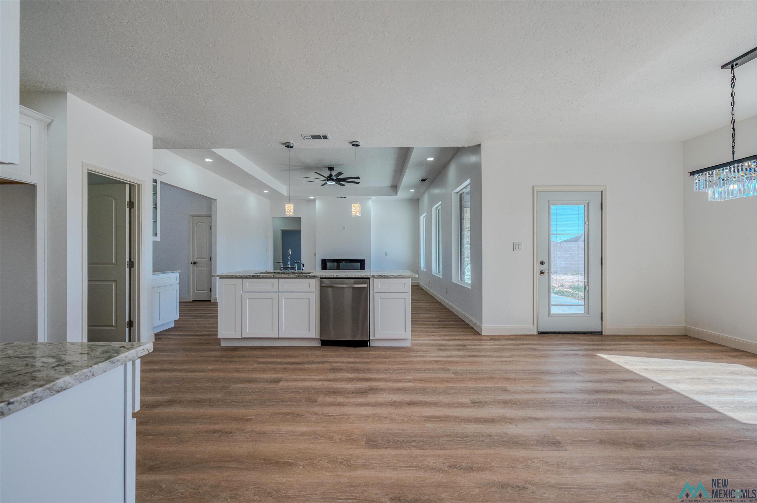 1101 N Eisenhower Road, Roswell, Texas image 24