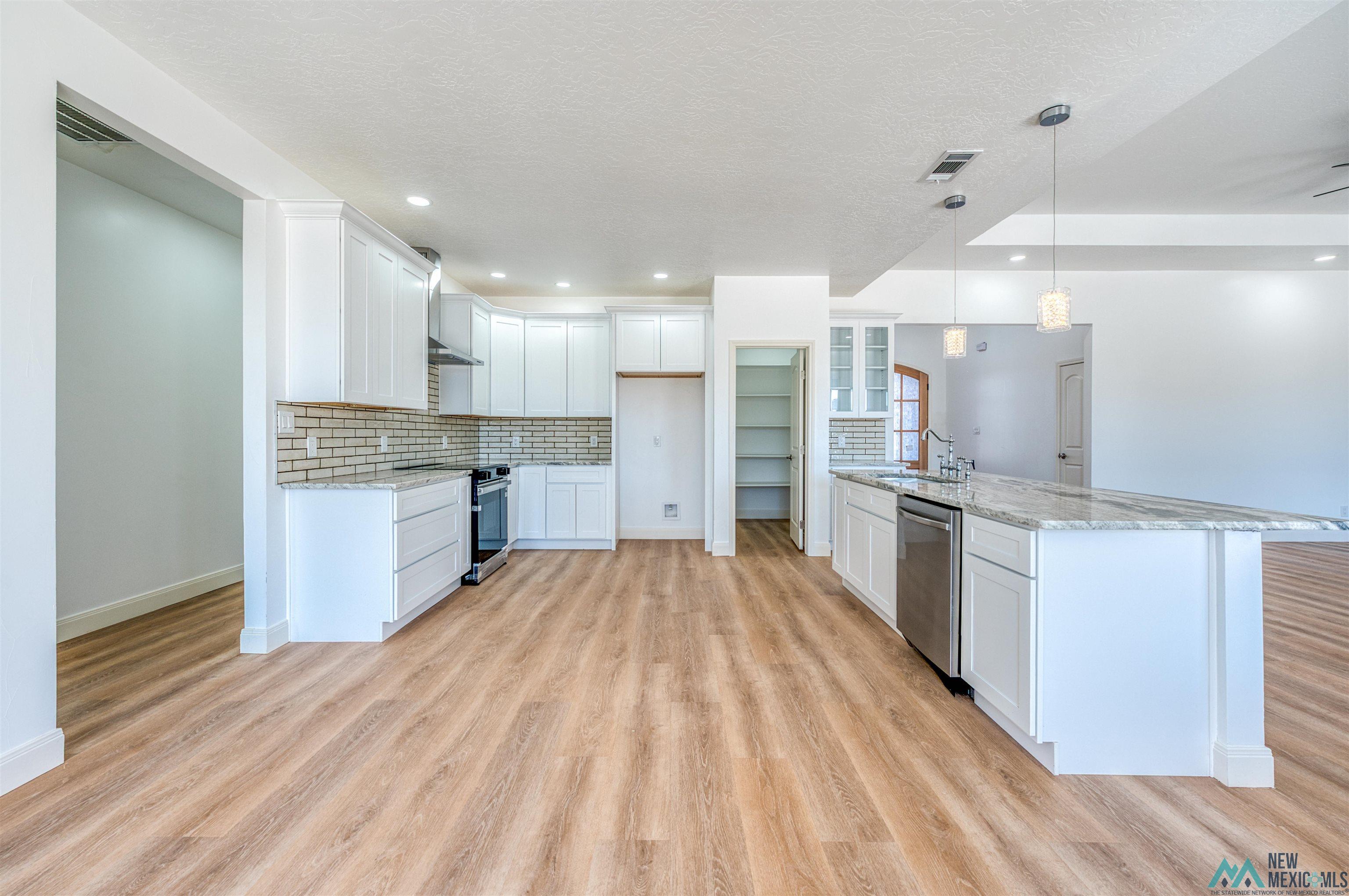 1101 N Eisenhower Road, Roswell, Texas image 21