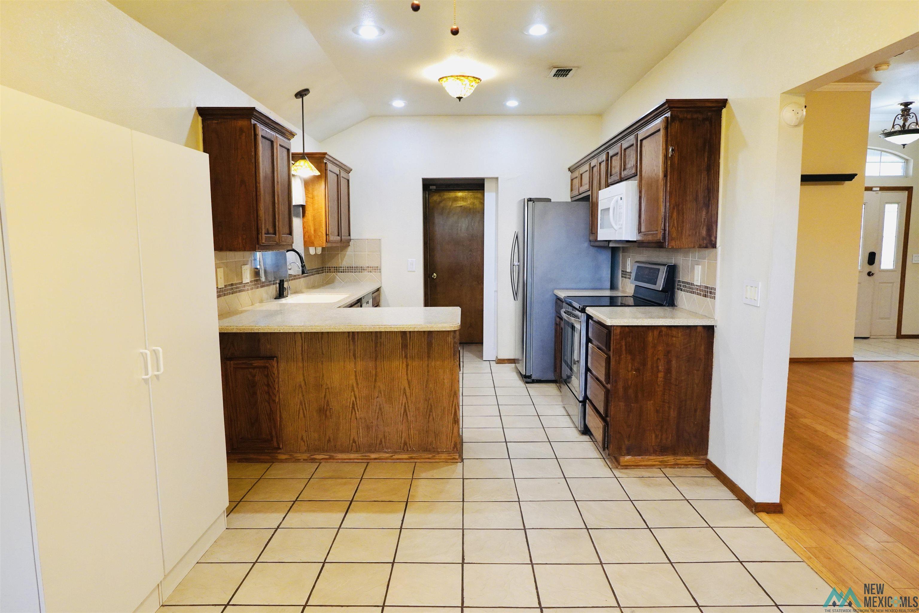 2324 Country Drive, Clovis, Texas image 7