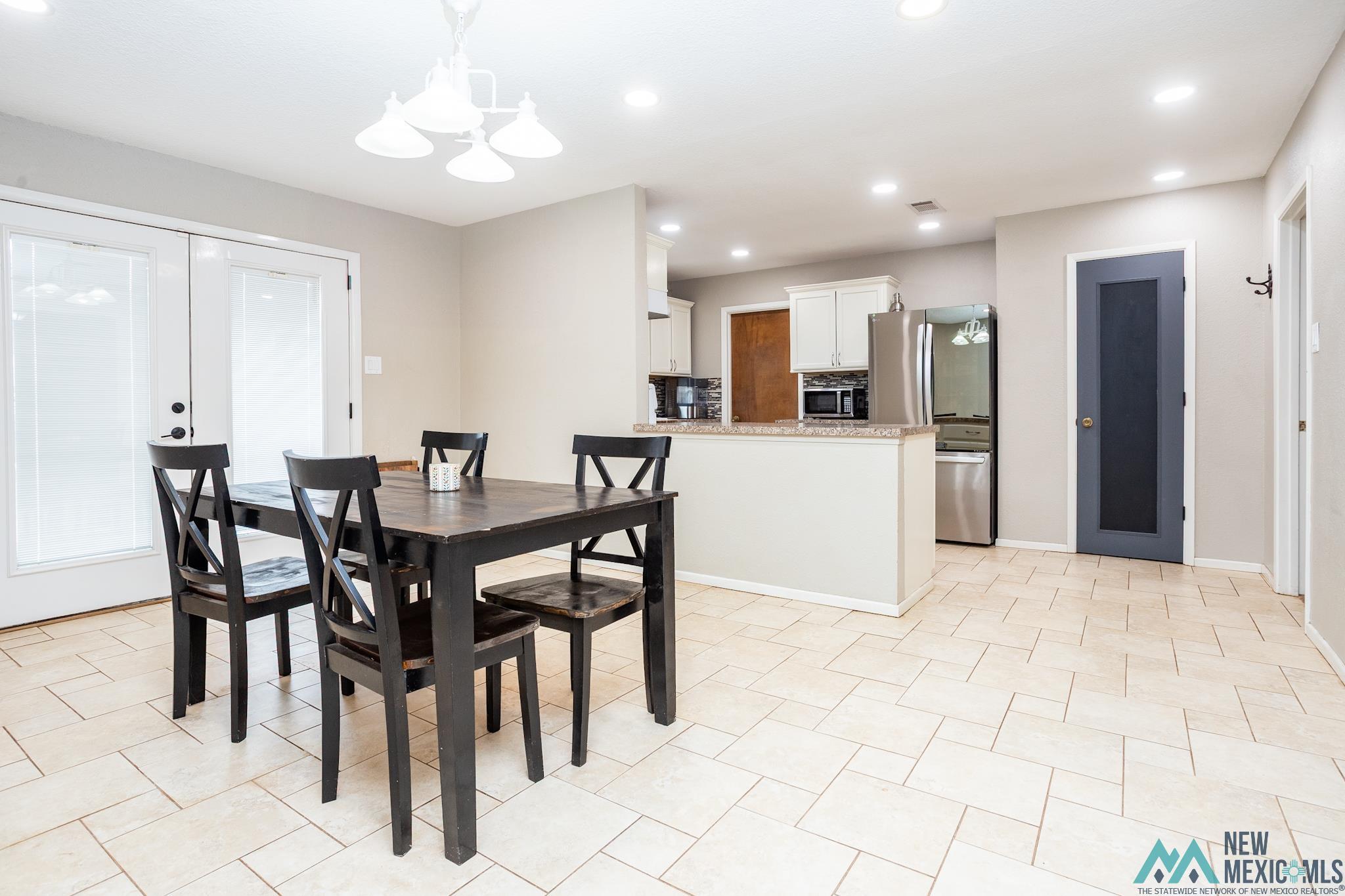 Clovis, New Mexico 88101, United States, 3 Bedrooms Bedrooms, ,2 BathroomsBathrooms,Residential,Active,89946