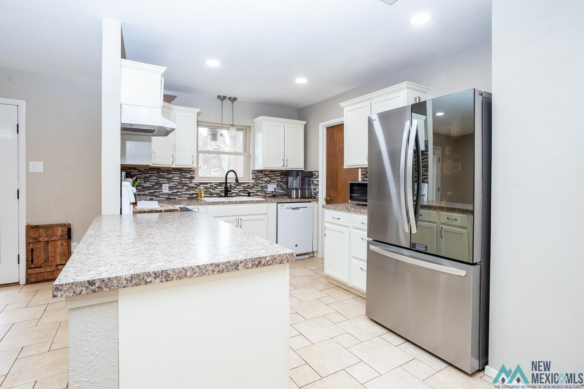 Clovis, New Mexico 88101, United States, 3 Bedrooms Bedrooms, ,2 BathroomsBathrooms,Residential,Active,89946