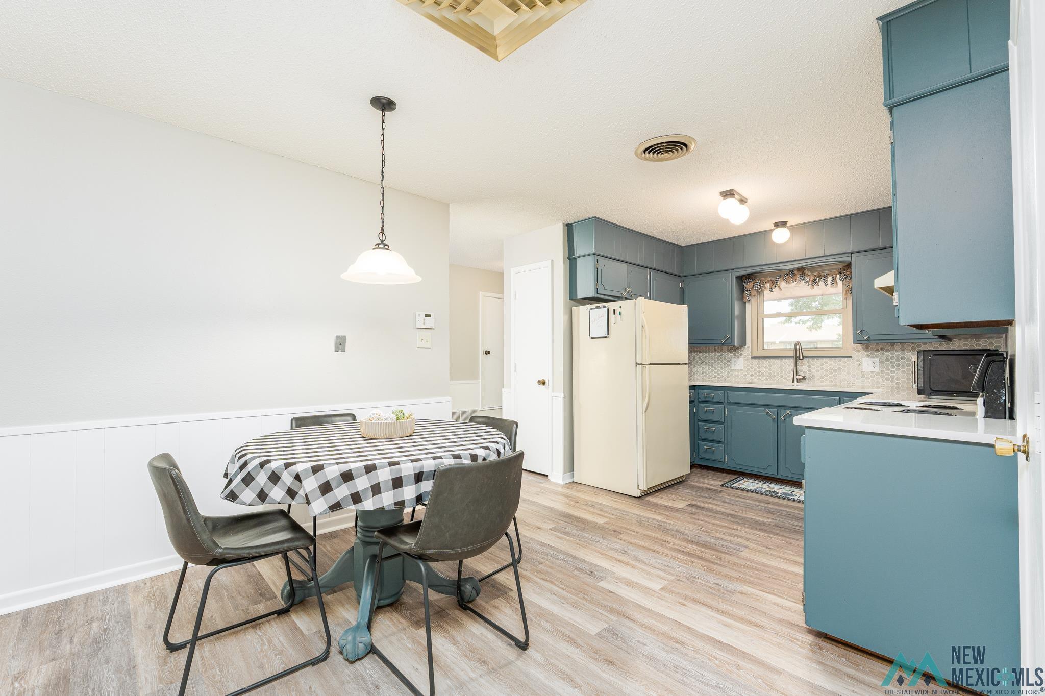 Clovis, New Mexico 88101, United States, 3 Bedrooms Bedrooms, ,2 BathroomsBathrooms,Residential,Active,163402