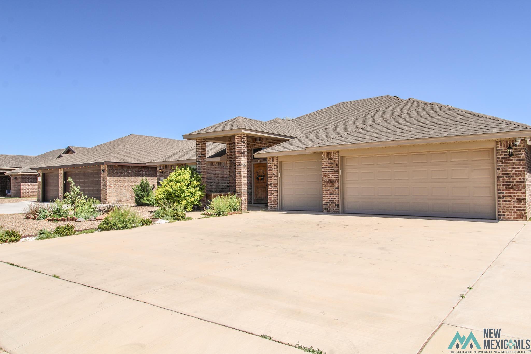 2617 Northglen Drive, Clovis, Texas image 2