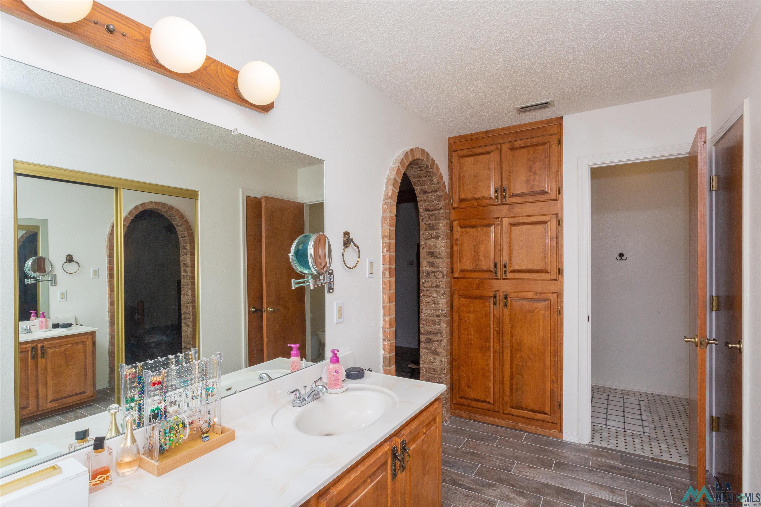 Roswell, New Mexico 88201, United States, 3 Bedrooms Bedrooms, ,2 BathroomsBathrooms,Residential,Active,189318