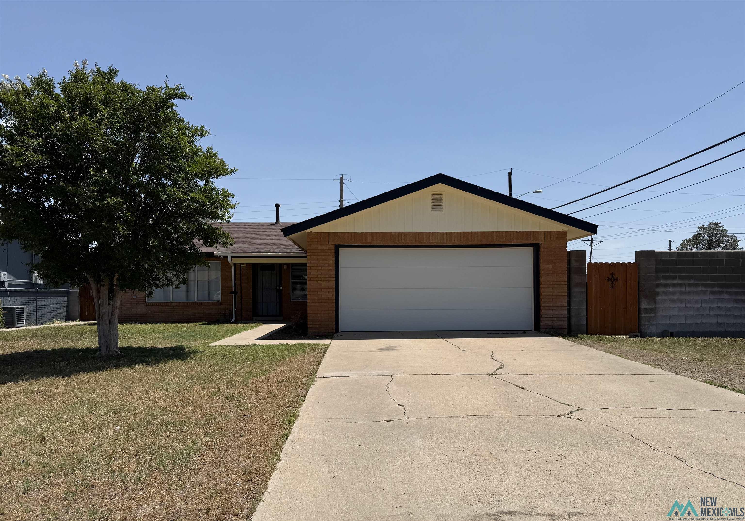 725 W Iron Avenue, Hobbs, Texas image 1