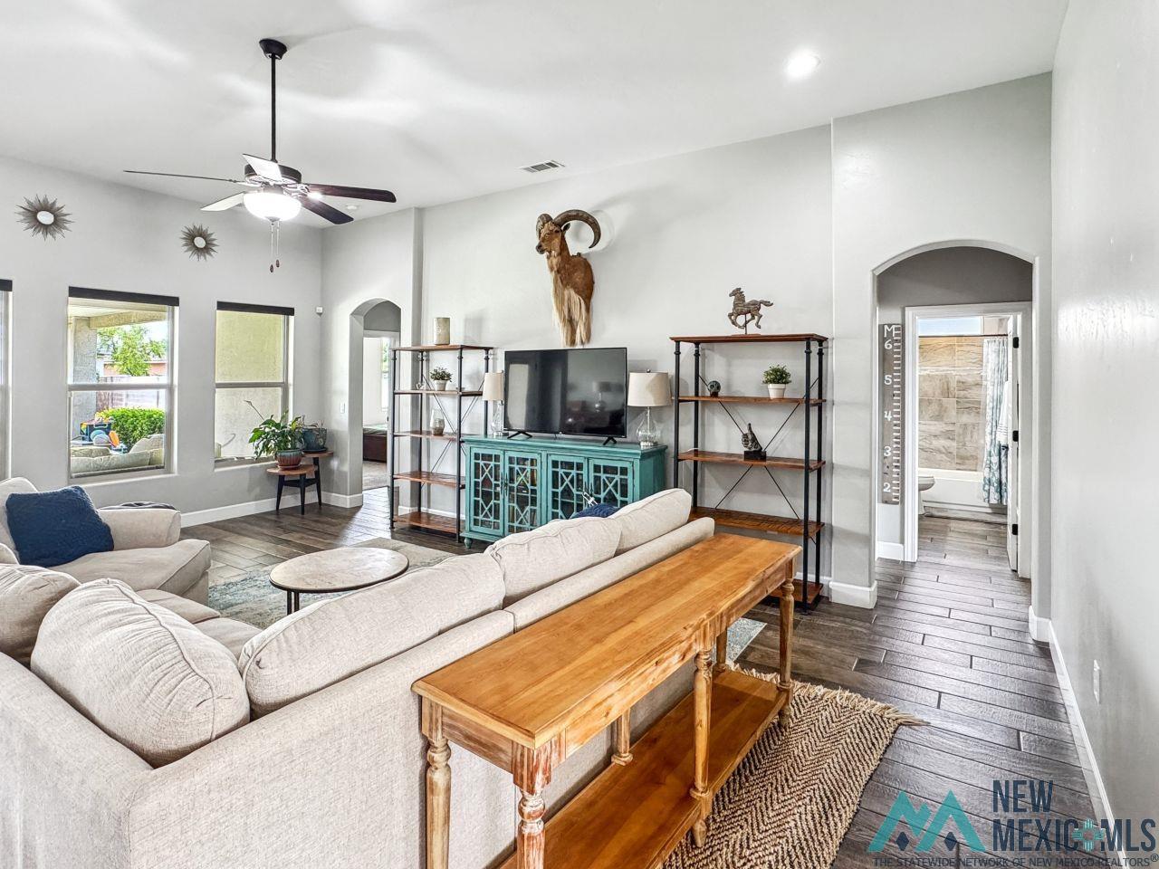406 Plantation Court, Carlsbad, Texas image 9