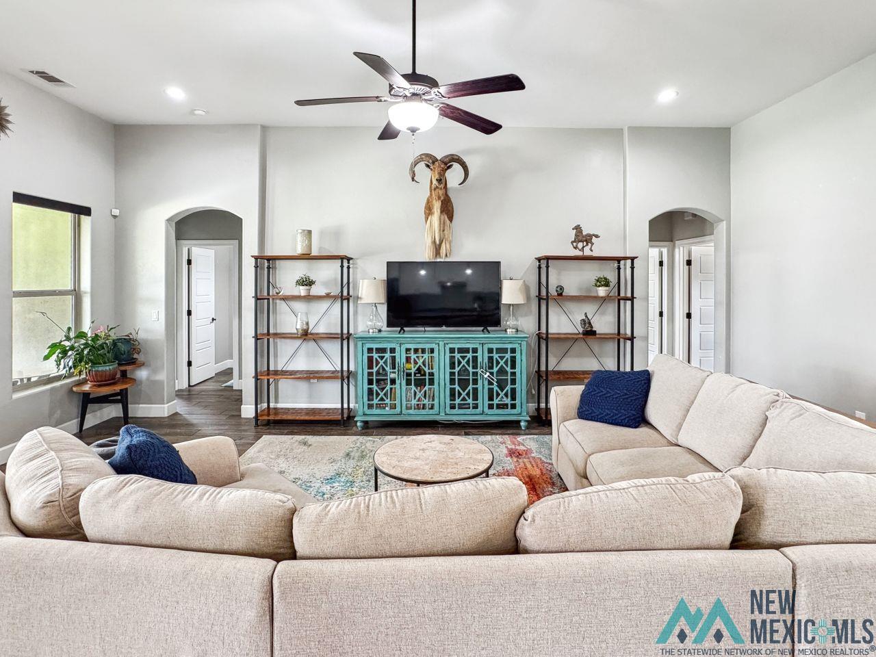406 Plantation Court, Carlsbad, Texas image 10