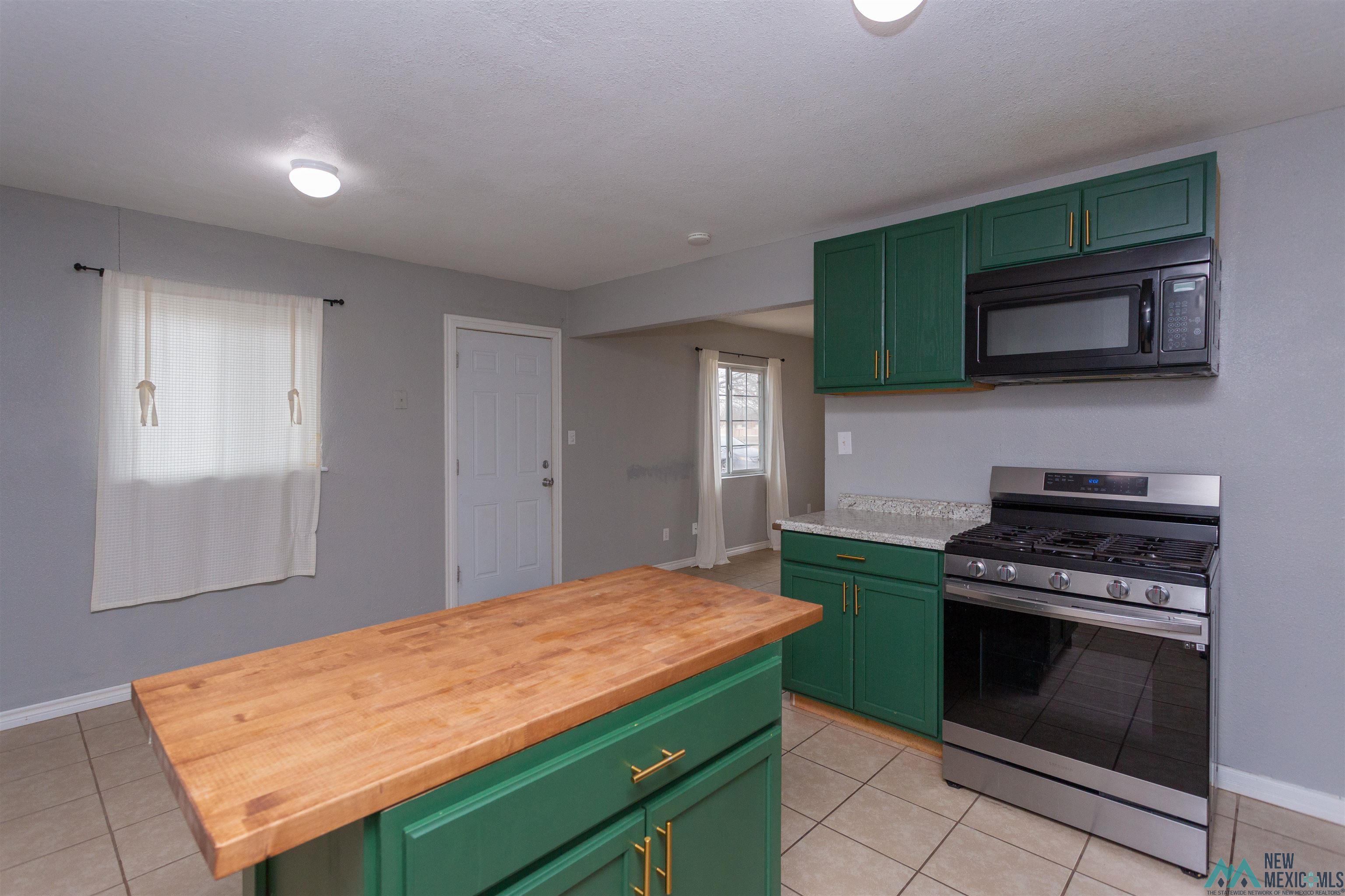 Artesia, New Mexico 88210, United States, 3 Bedrooms Bedrooms, ,1 BathroomBathrooms,Residential,Active,257536