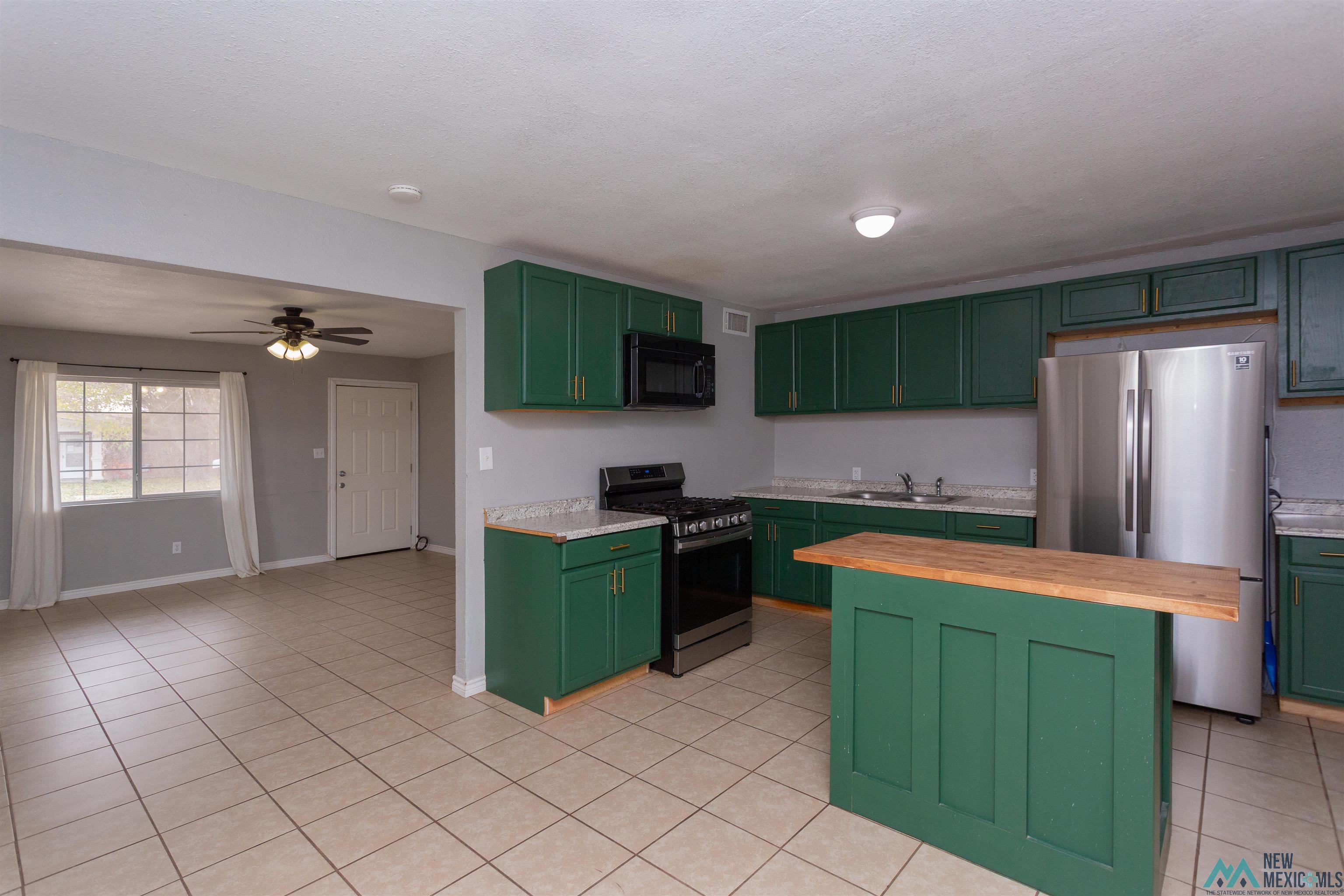Artesia, New Mexico 88210, United States, 3 Bedrooms Bedrooms, ,1 BathroomBathrooms,Residential,Active,257536