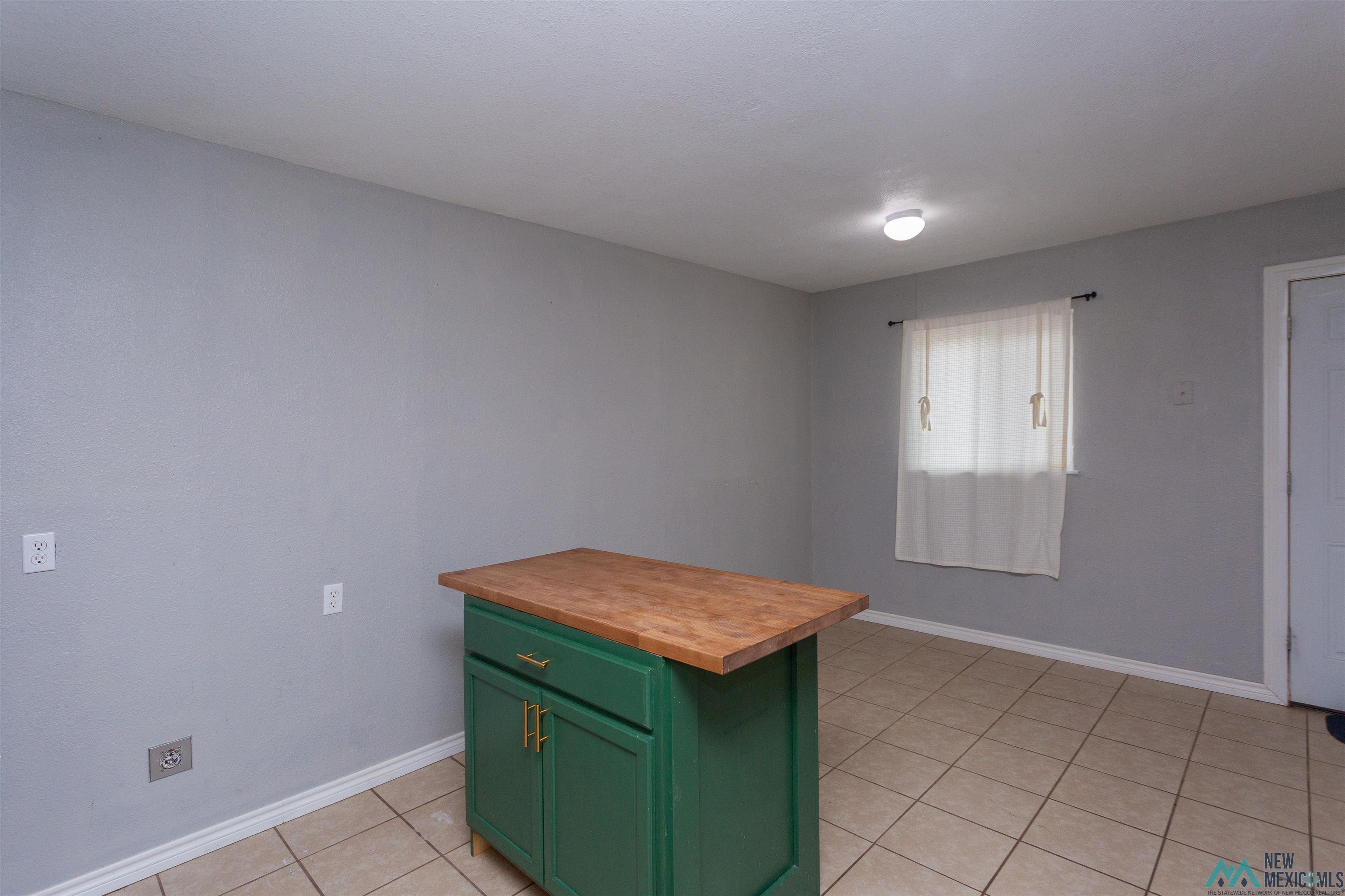 Artesia, New Mexico 88210, United States, 3 Bedrooms Bedrooms, ,1 BathroomBathrooms,Residential,Active,257536
