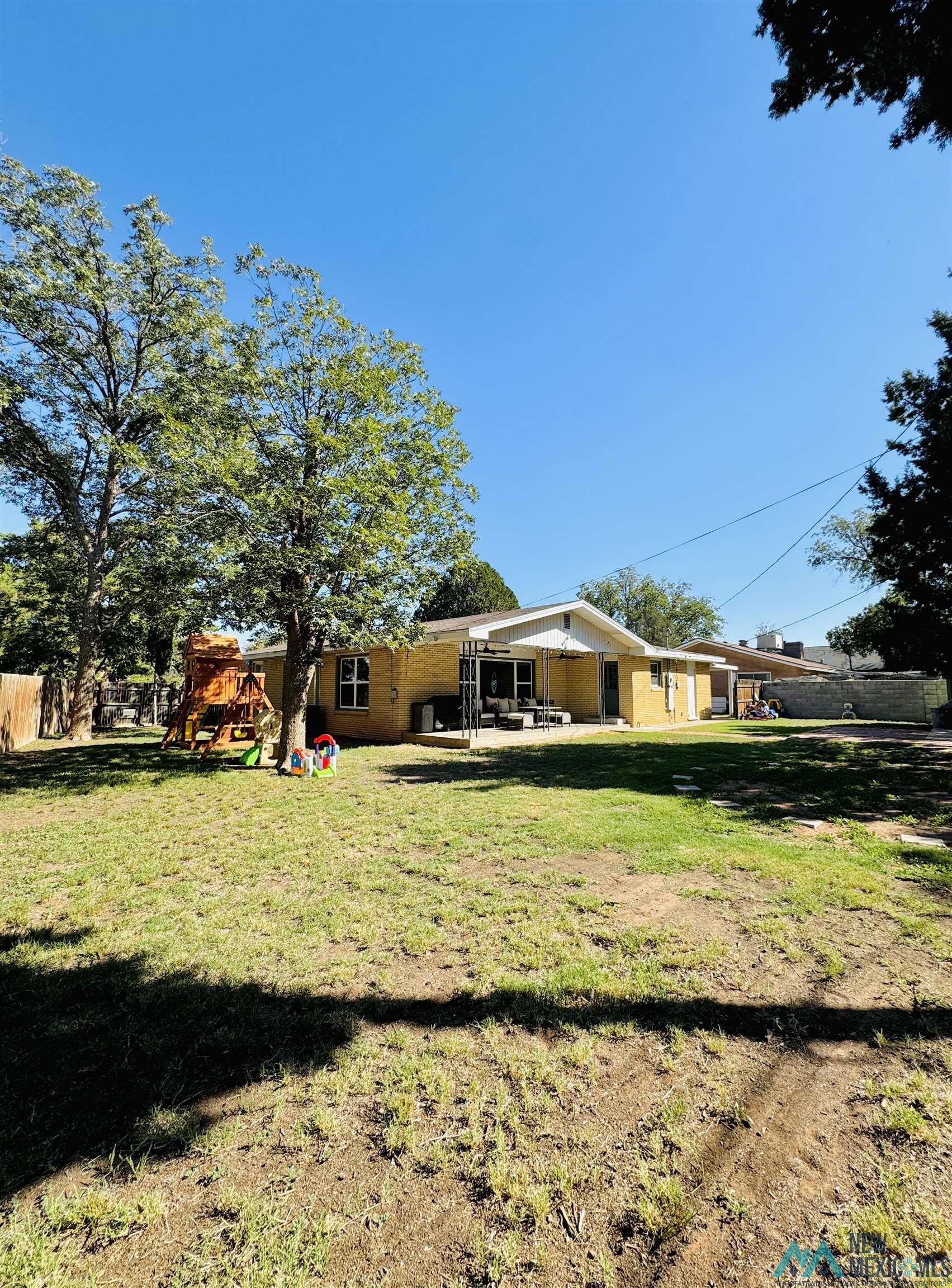 805 Pinon Drive, Hobbs, Texas image 2