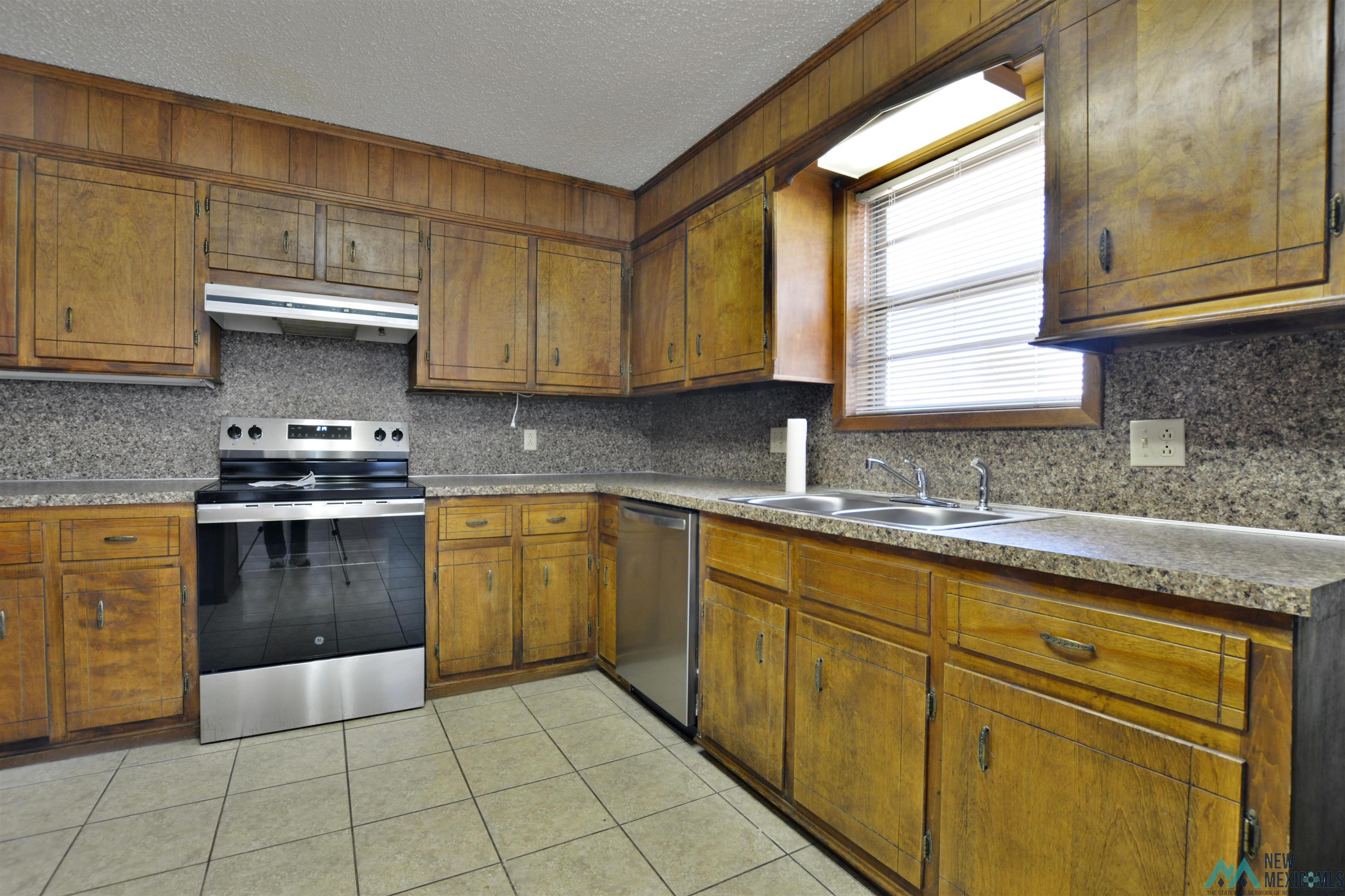 1909 S Main Place, Portales, New Mexico image 7