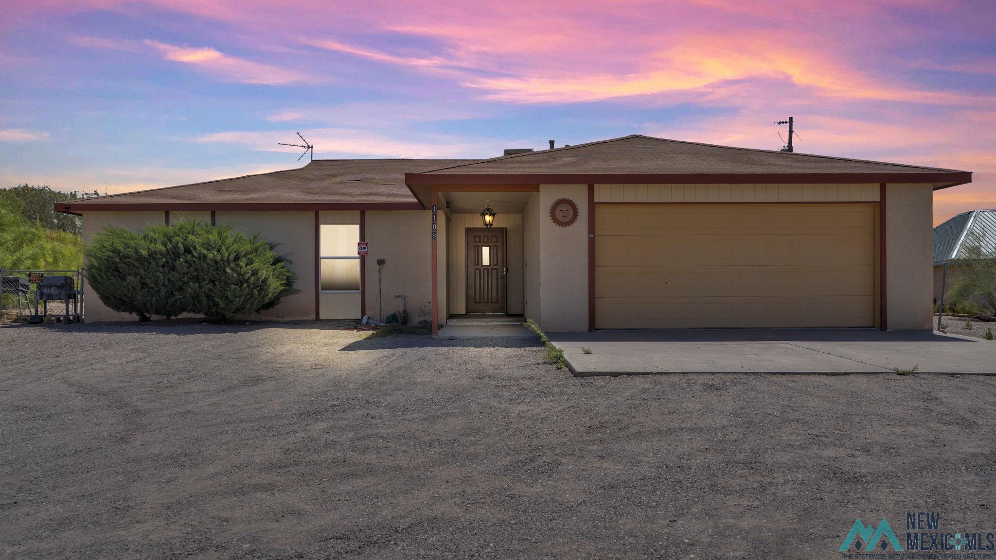 1109 Skyline Drive, Elephant Butte, Texas image 1