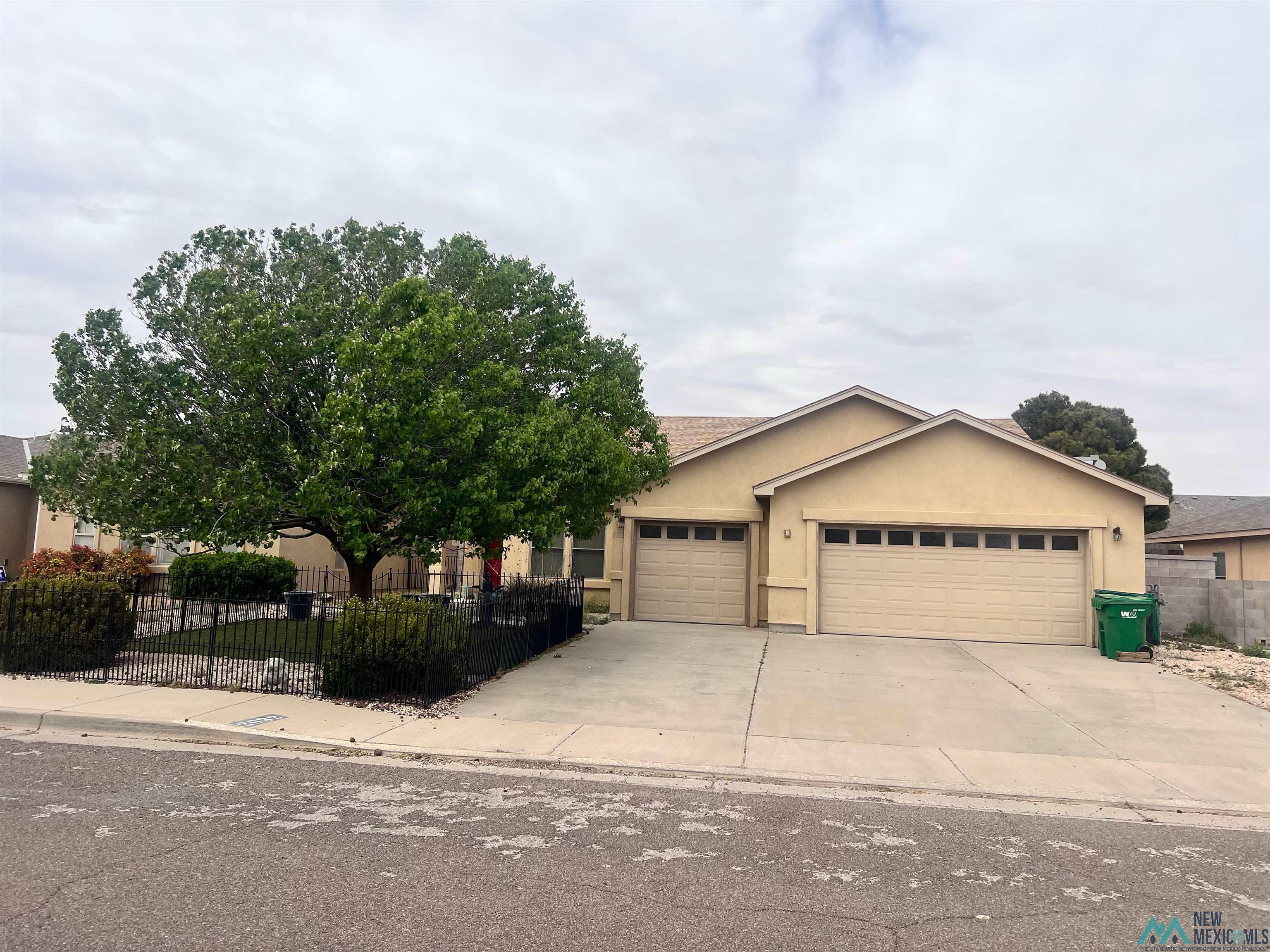 2032 E Heritage Lane, Hobbs, Texas image 1