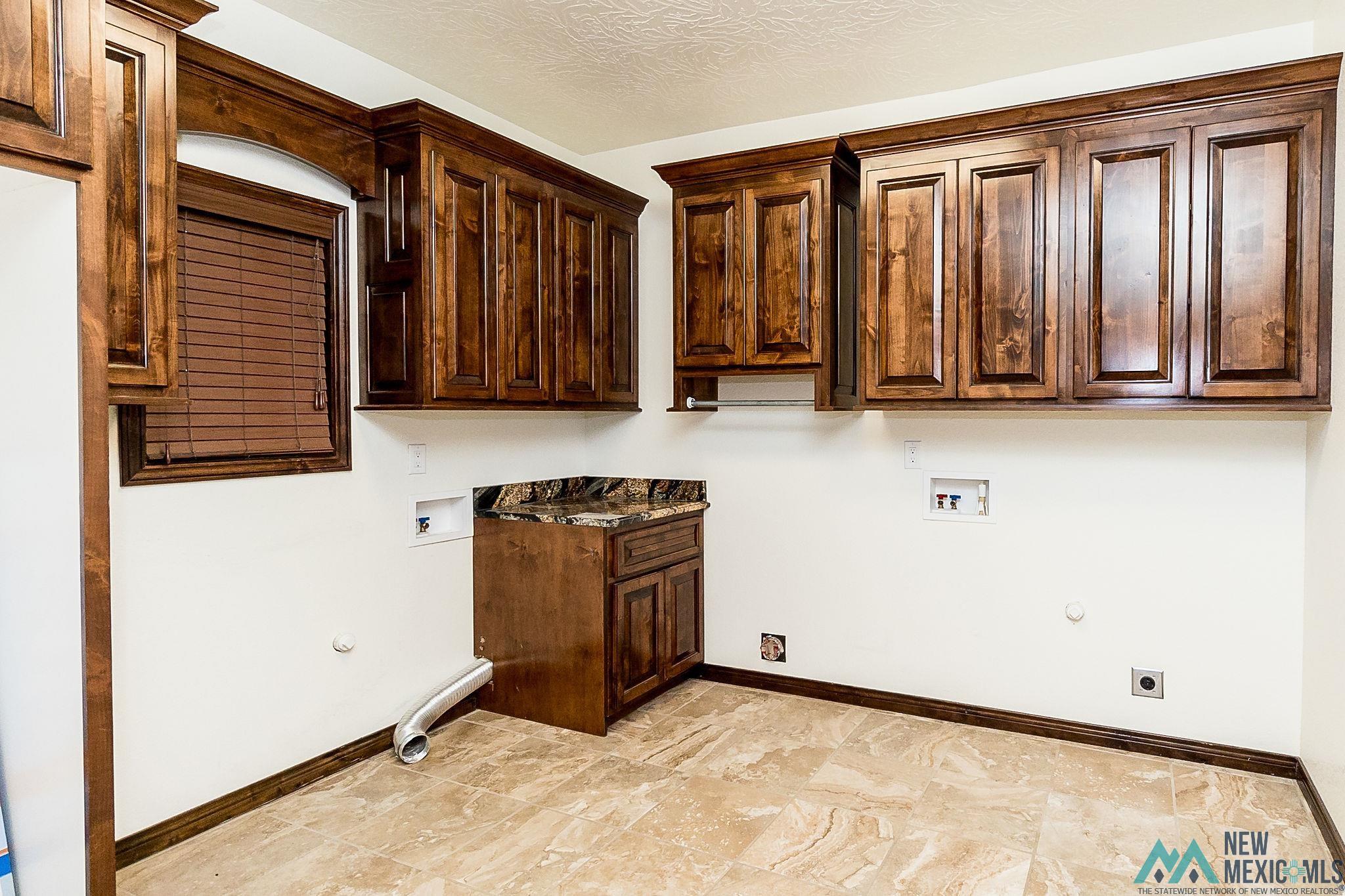 Clovis, New Mexico 88101, United States, 3 Bedrooms Bedrooms, ,3 BathroomsBathrooms,Residential,Pending,54074