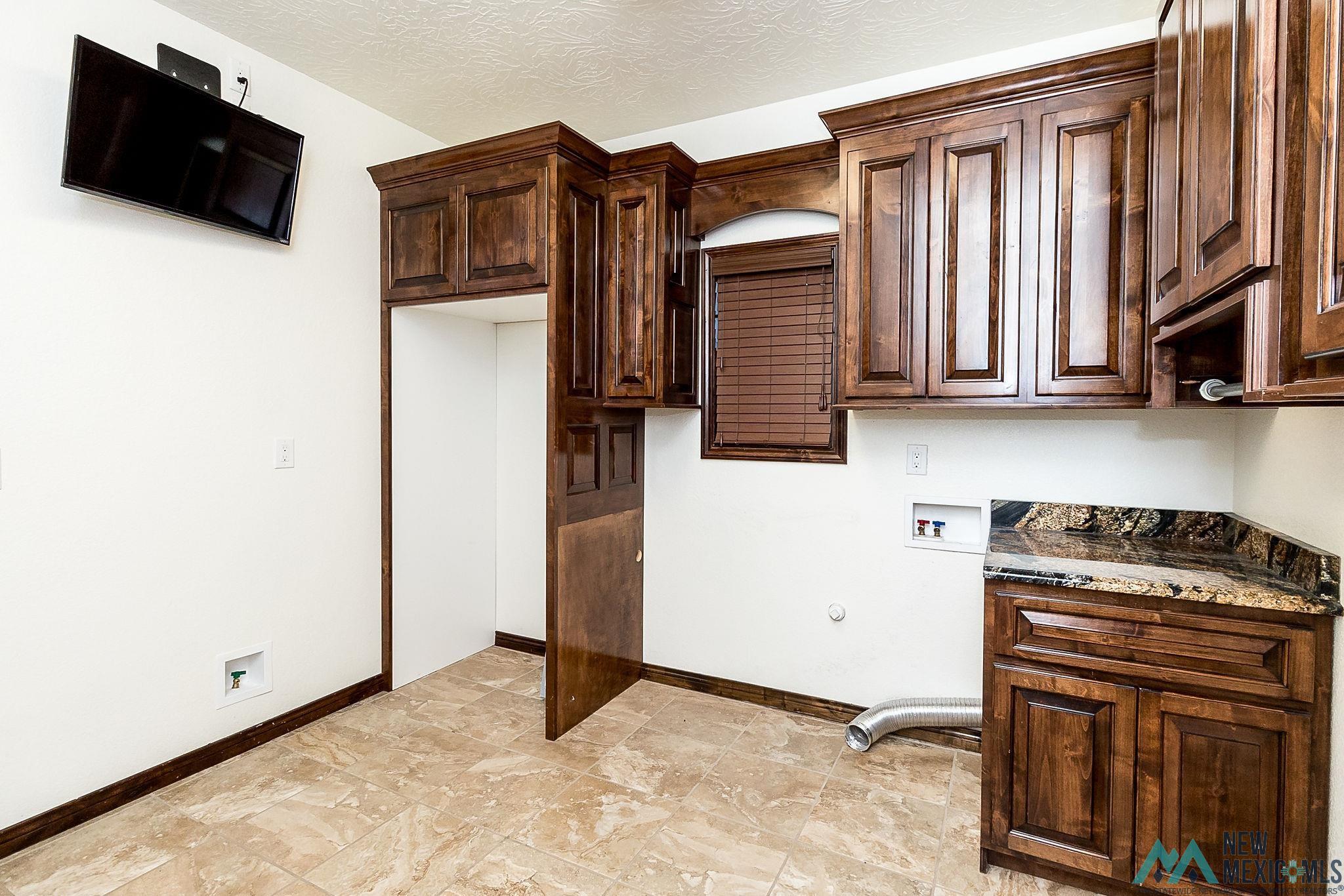 Clovis, New Mexico 88101, United States, 3 Bedrooms Bedrooms, ,3 BathroomsBathrooms,Residential,Pending,54074