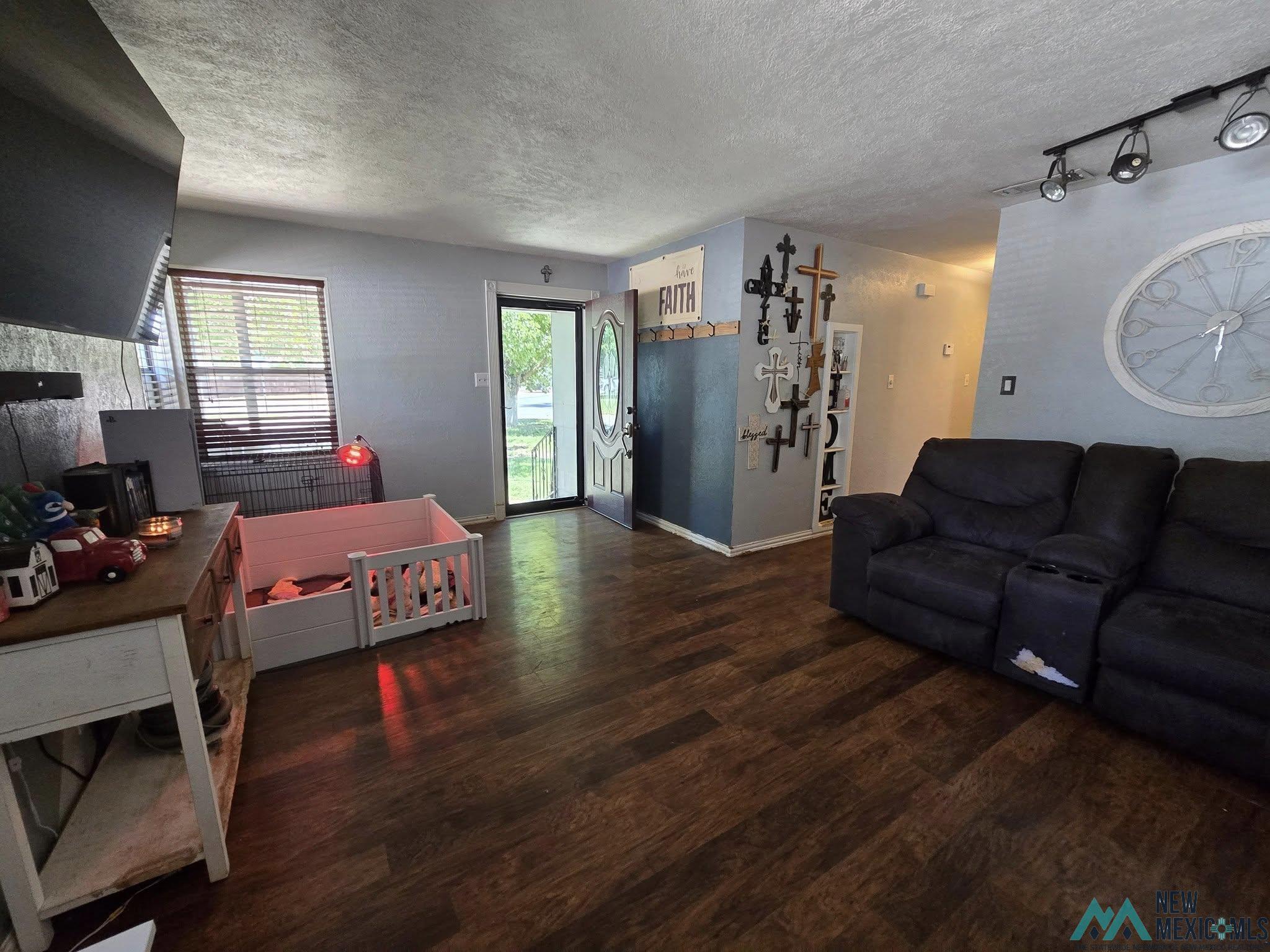 210 Vine Street, Carlsbad, Texas image 2