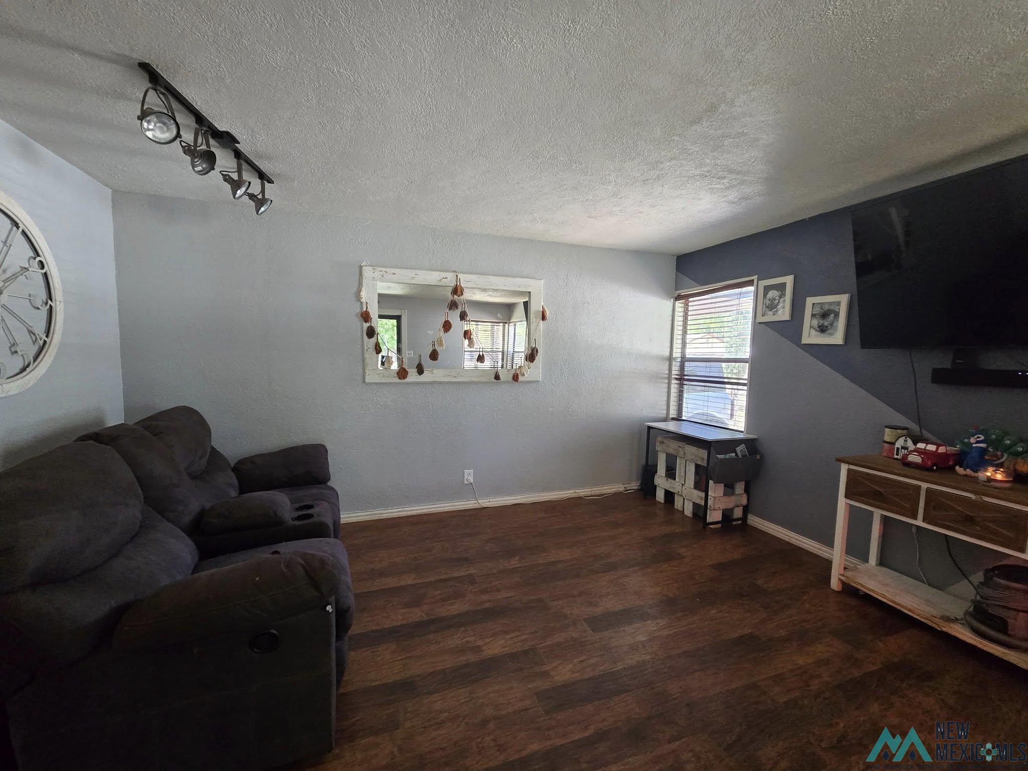 210 Vine Street, Carlsbad, Texas image 3