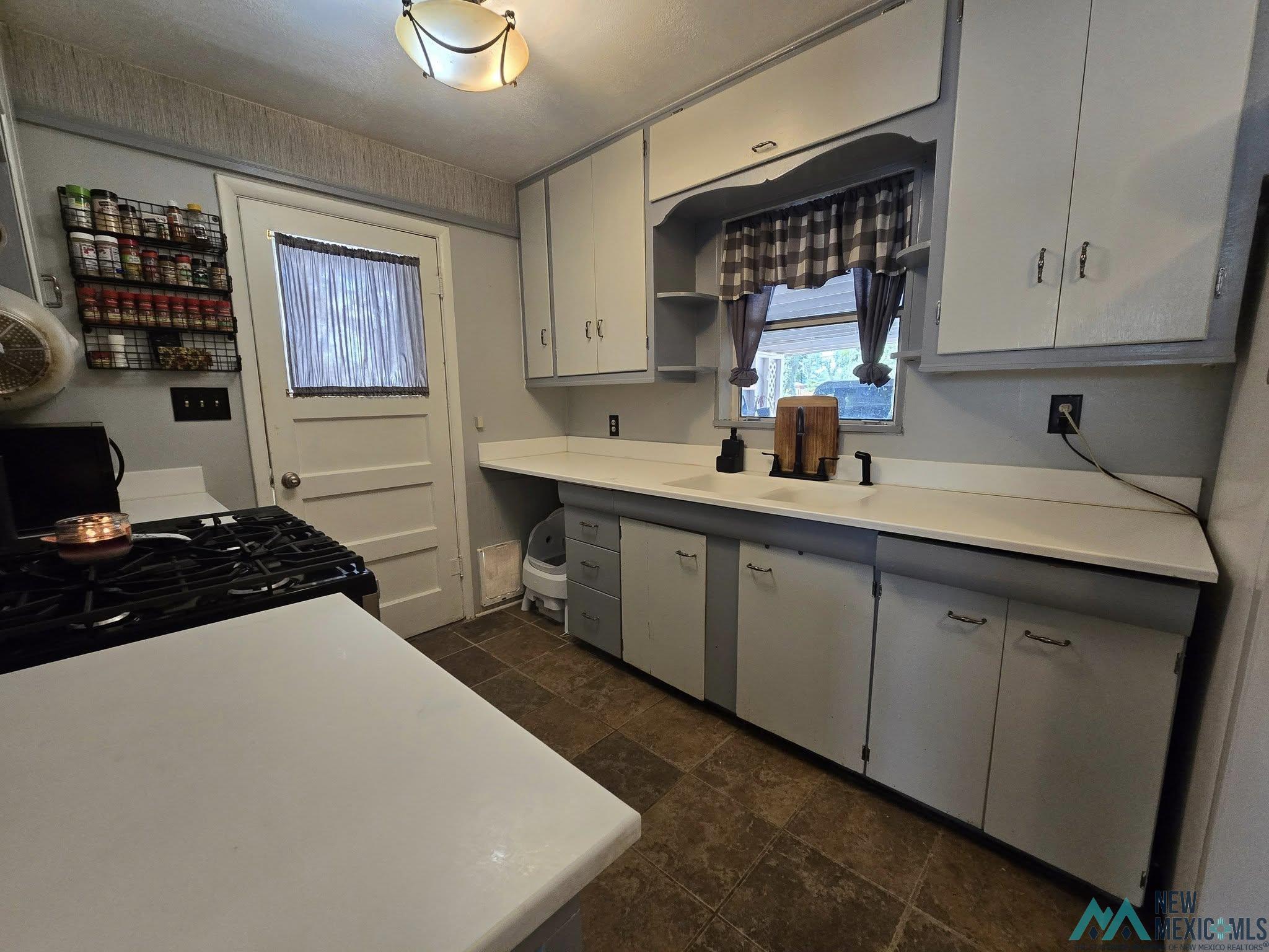 210 Vine Street, Carlsbad, Texas image 7