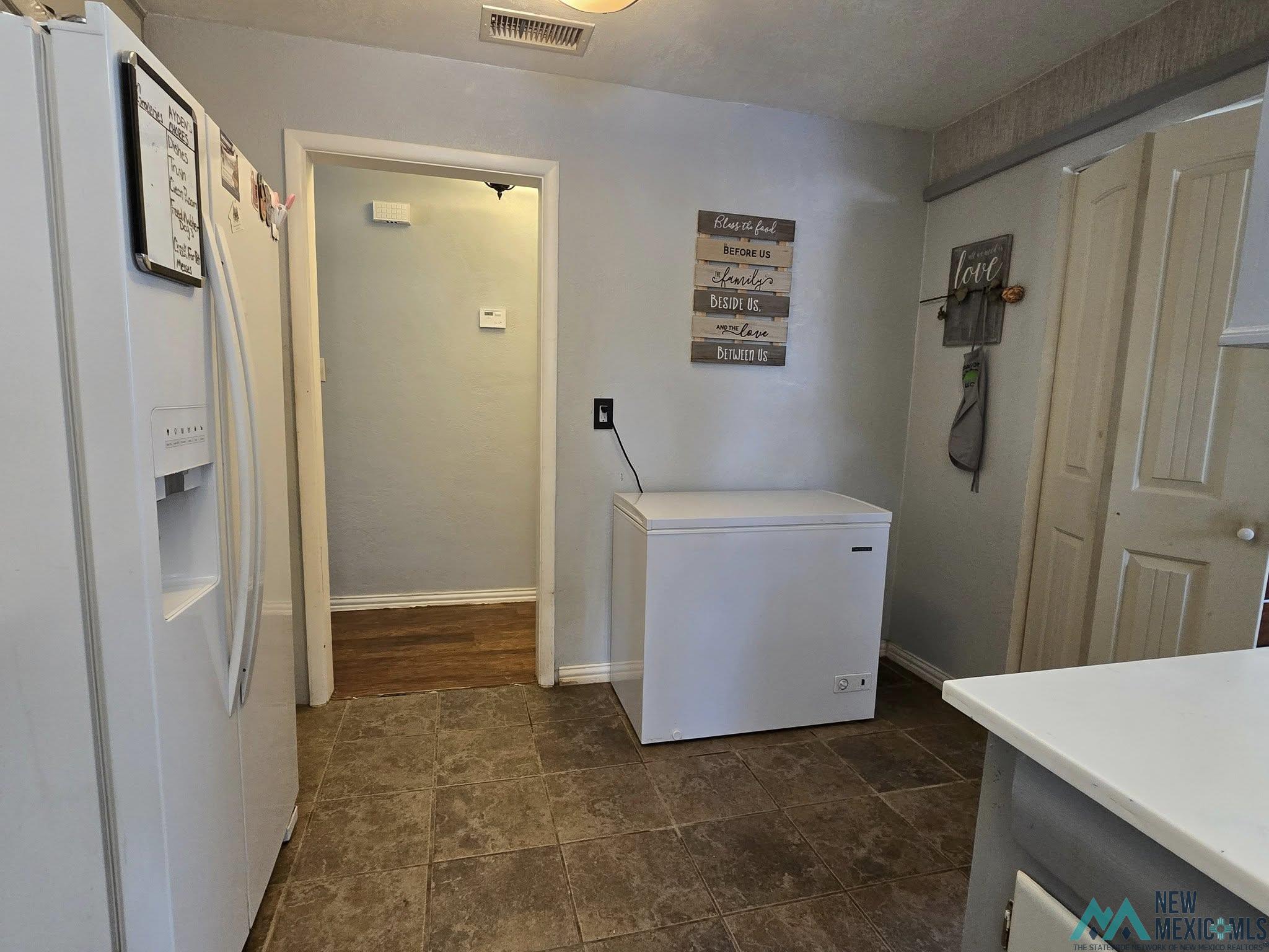 210 Vine Street, Carlsbad, Texas image 5