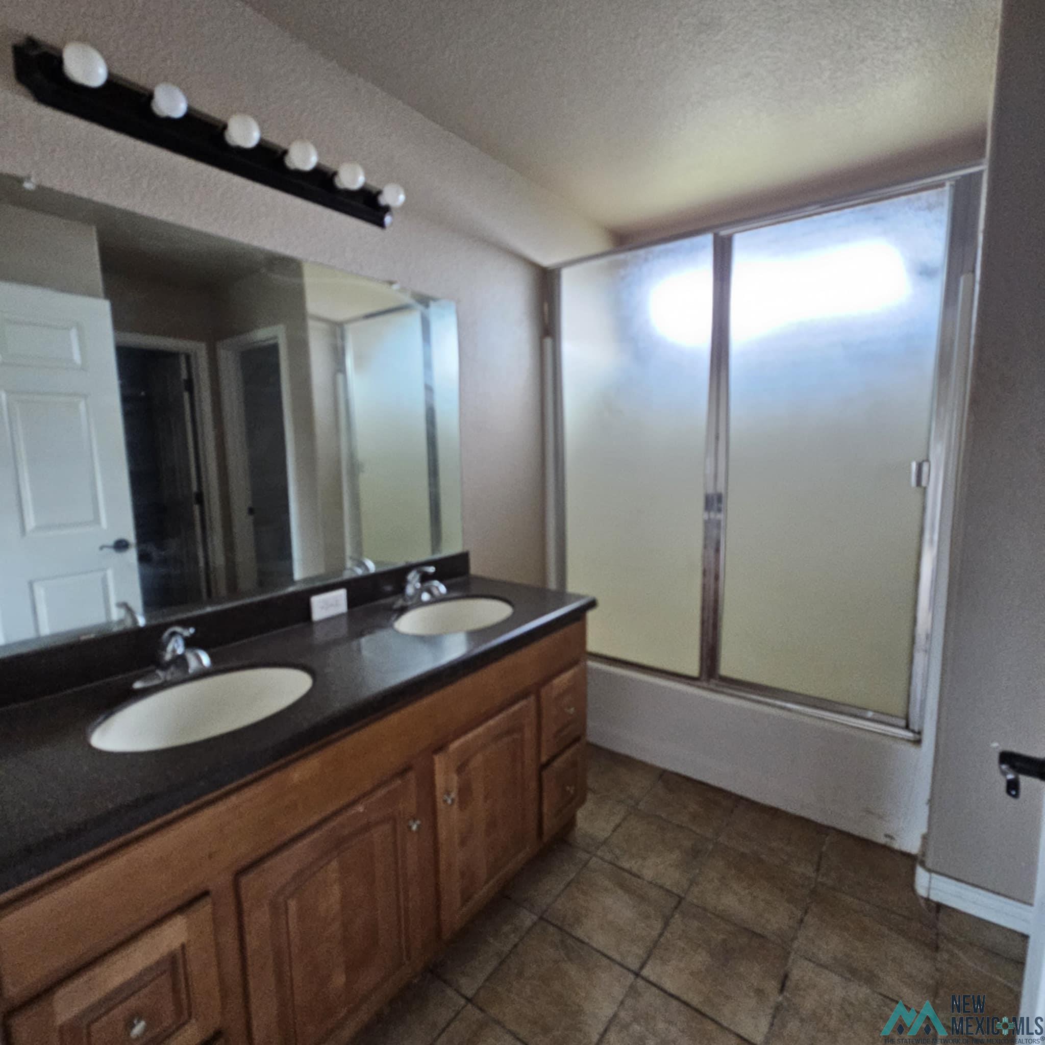 Clovis, New Mexico 88101, United States, 3 Bedrooms Bedrooms, ,2 BathroomsBathrooms,Residential,Active,196884