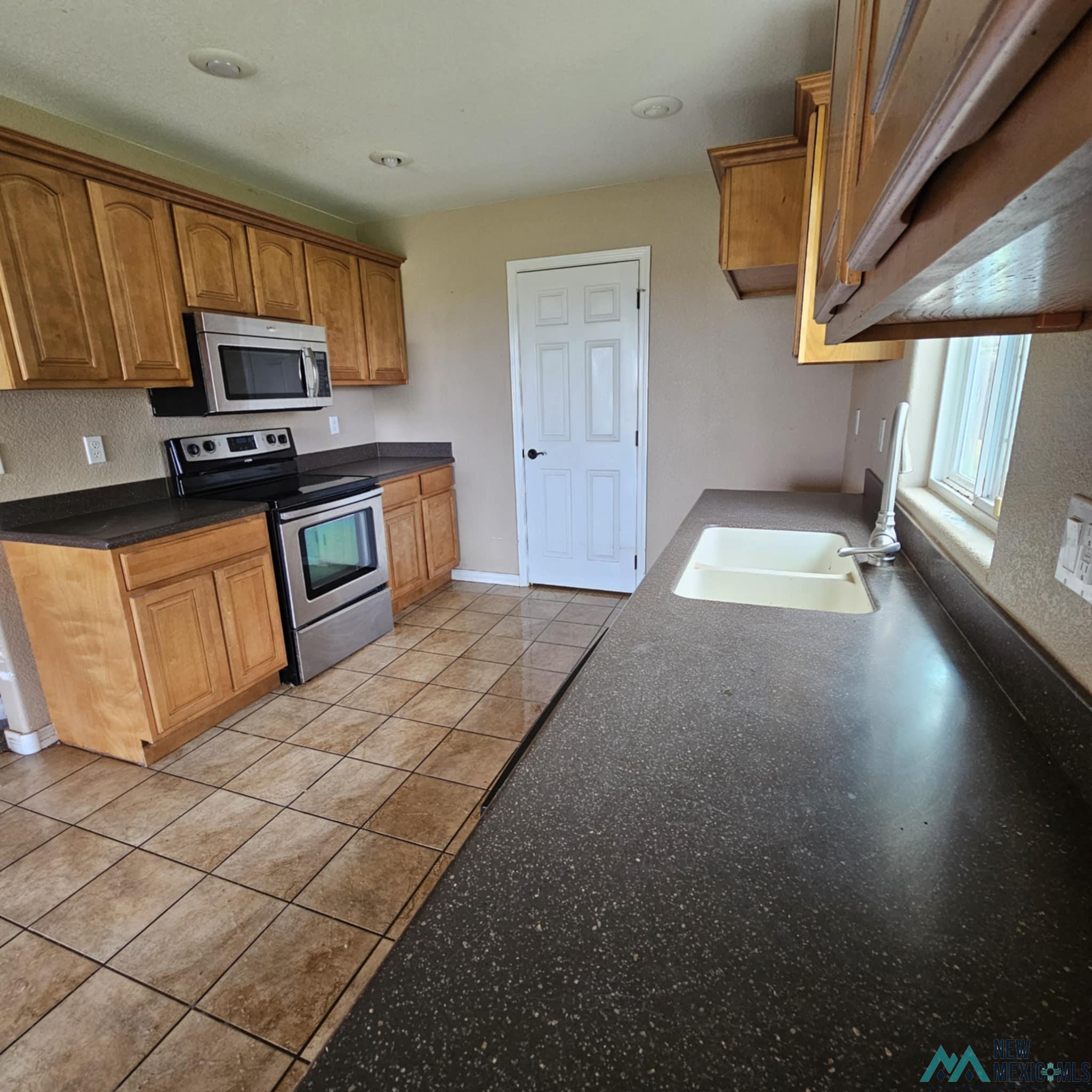 Clovis, New Mexico 88101, United States, 3 Bedrooms Bedrooms, ,2 BathroomsBathrooms,Residential,Active,196884