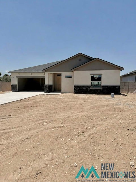 Homes For Sale - 704 Ruby Court<br/> Carlsbad, NM 88220