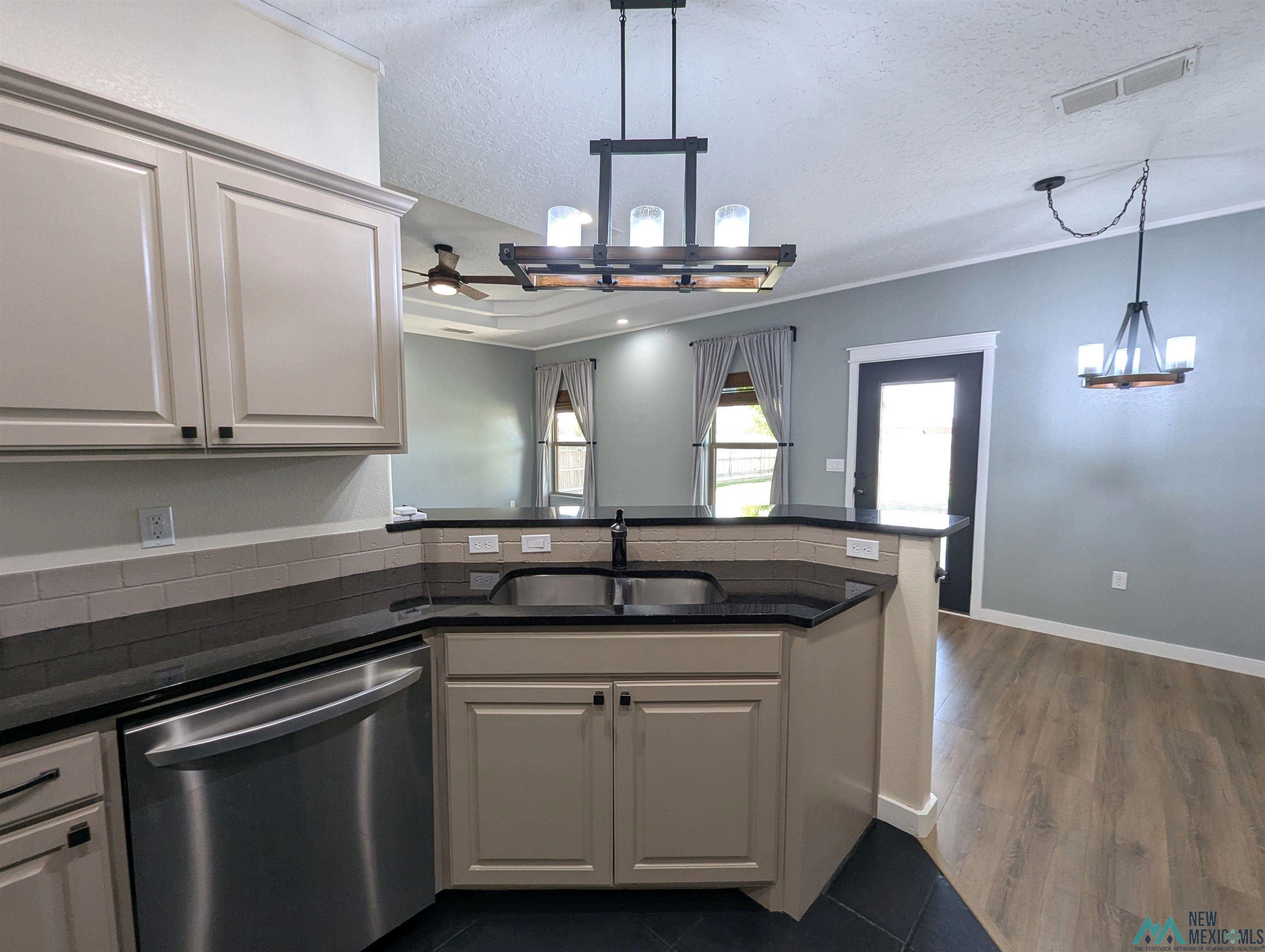 2404 Cobblestone Circle, Clovis, Texas image 11