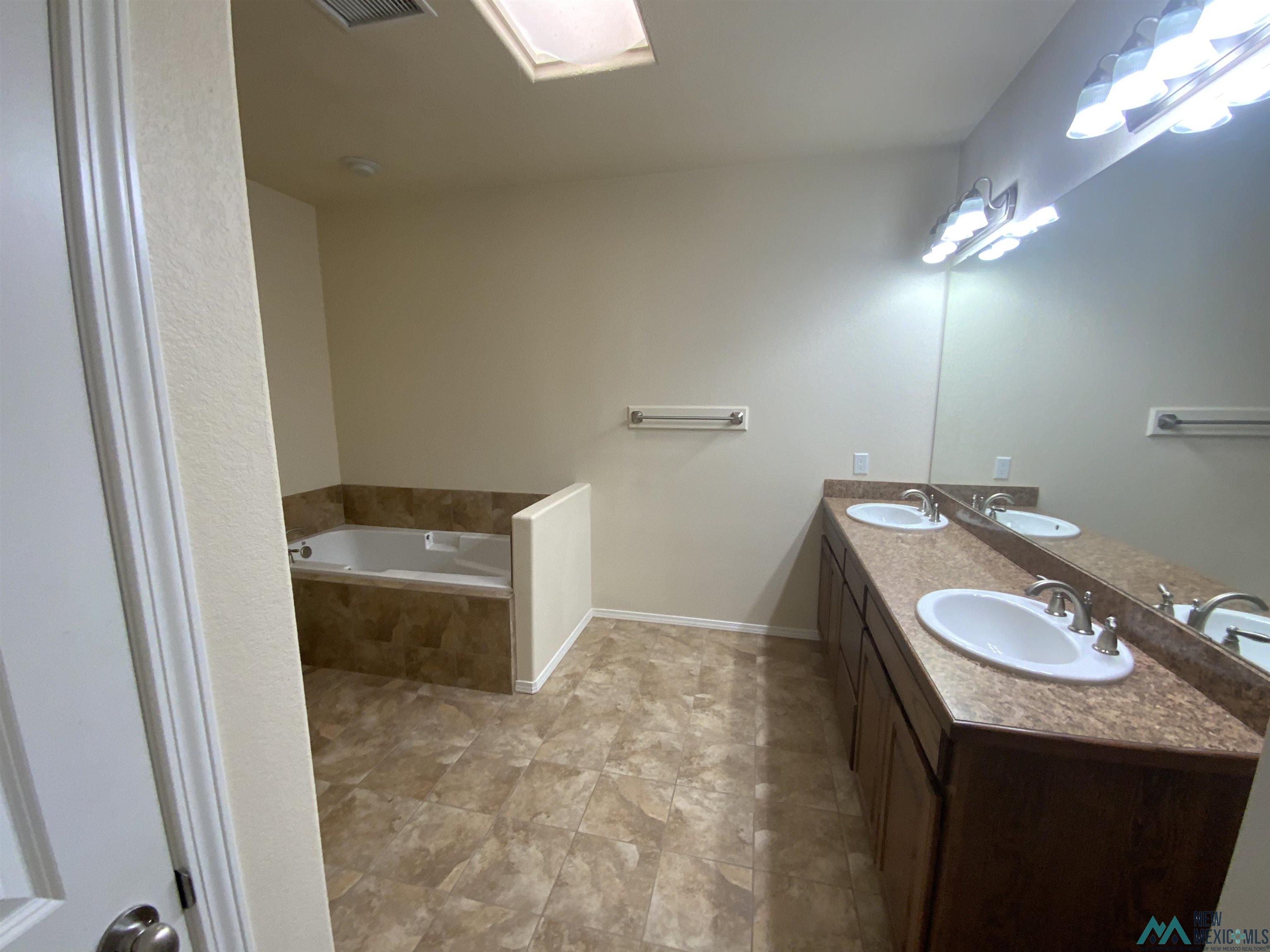 Roswell, New Mexico 88201, United States, 2 Bedrooms Bedrooms, ,2 BathroomsBathrooms,Residential,Active,218757