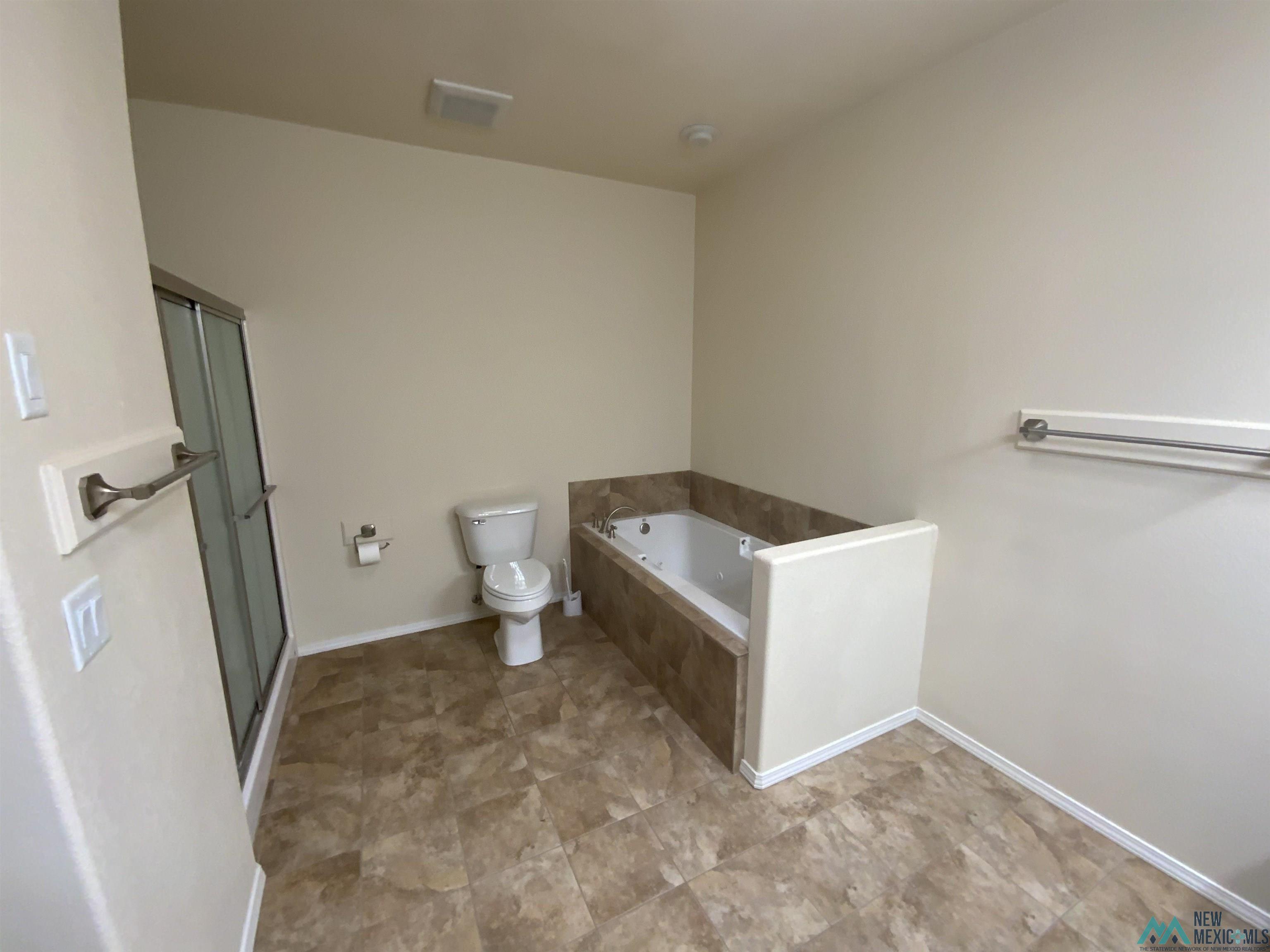 Roswell, New Mexico 88201, United States, 2 Bedrooms Bedrooms, ,2 BathroomsBathrooms,Residential,Active,218757