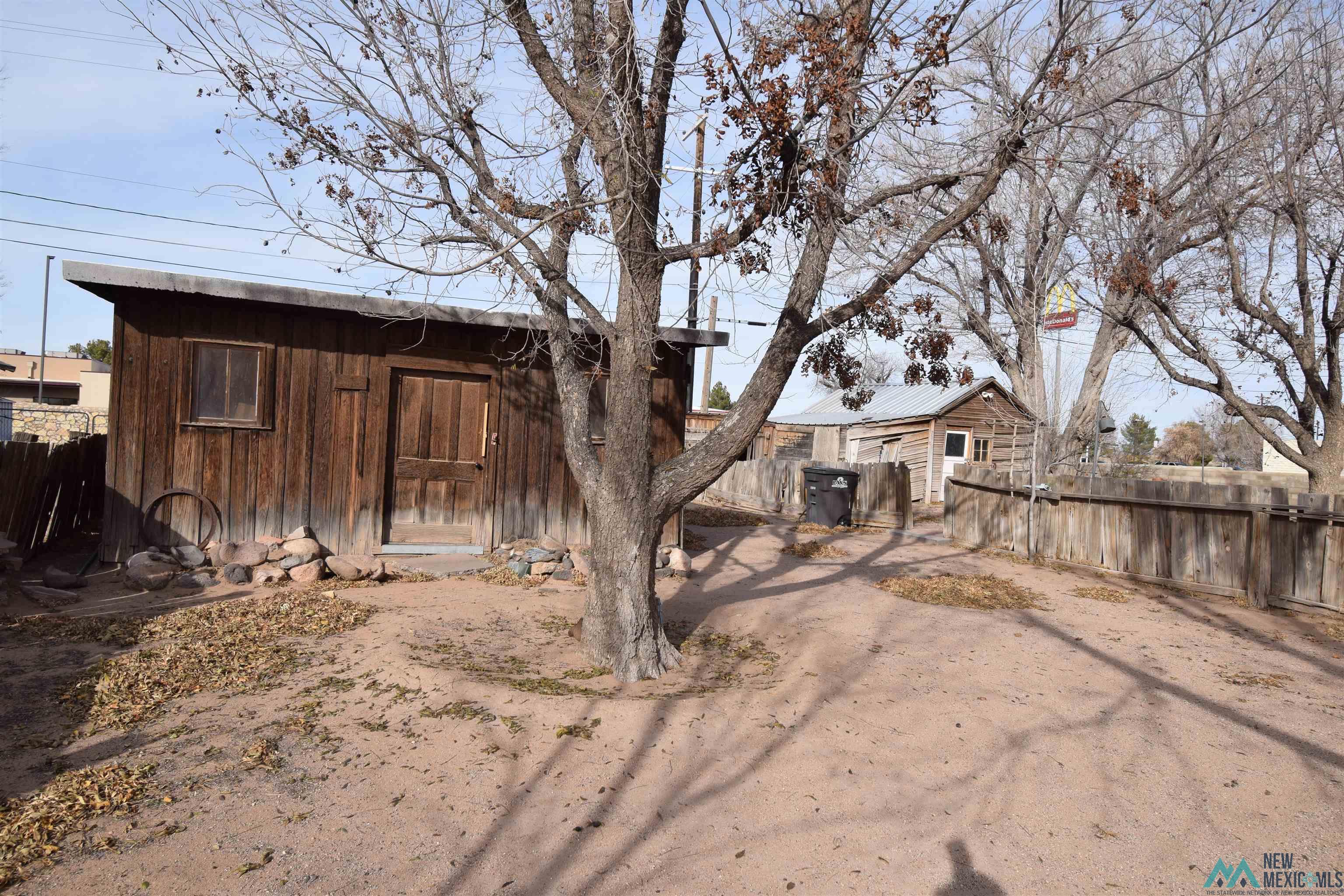 811 W Pine St, Deming, Texas image 27