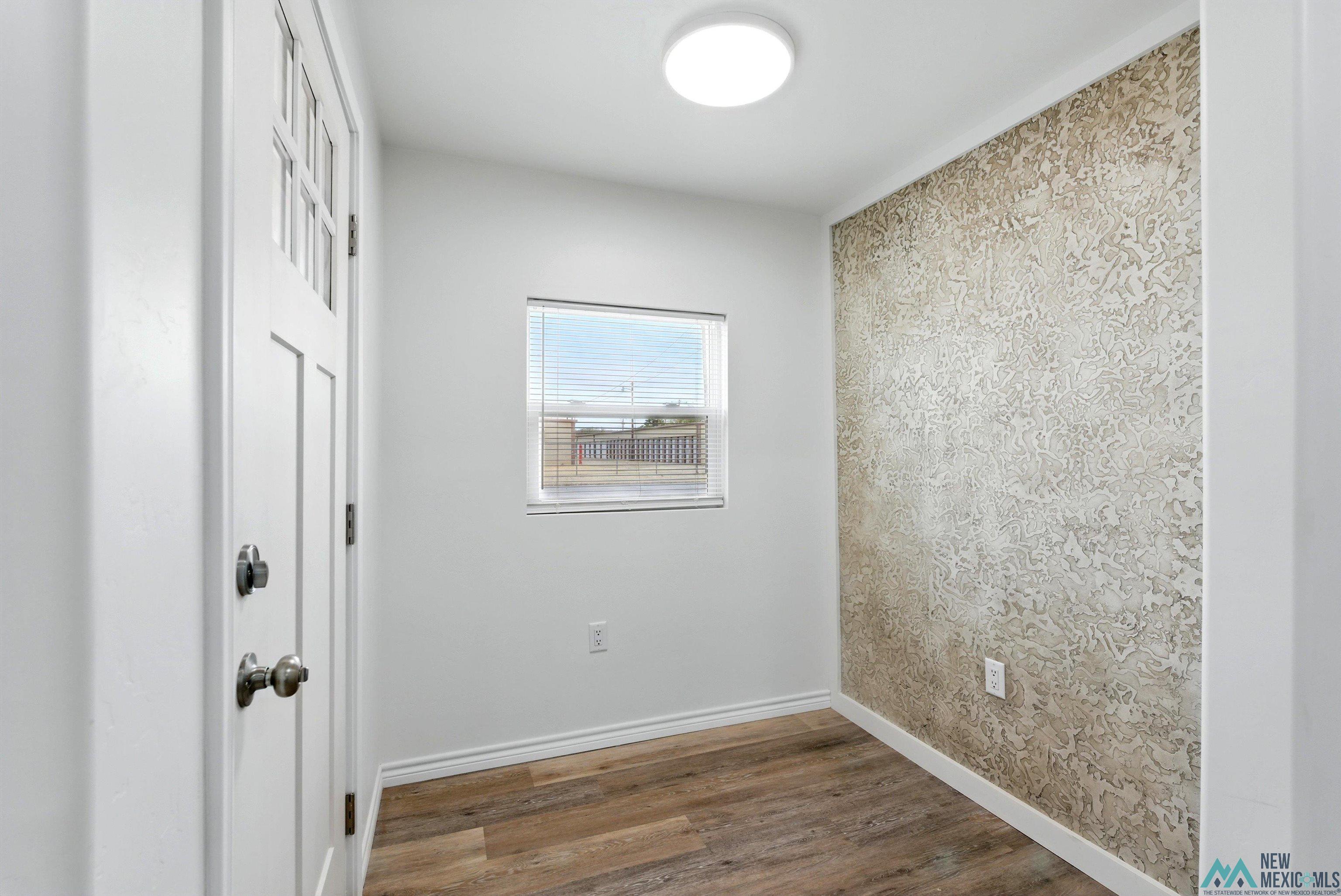 702 N Maple Street, Carlsbad, Texas image 5