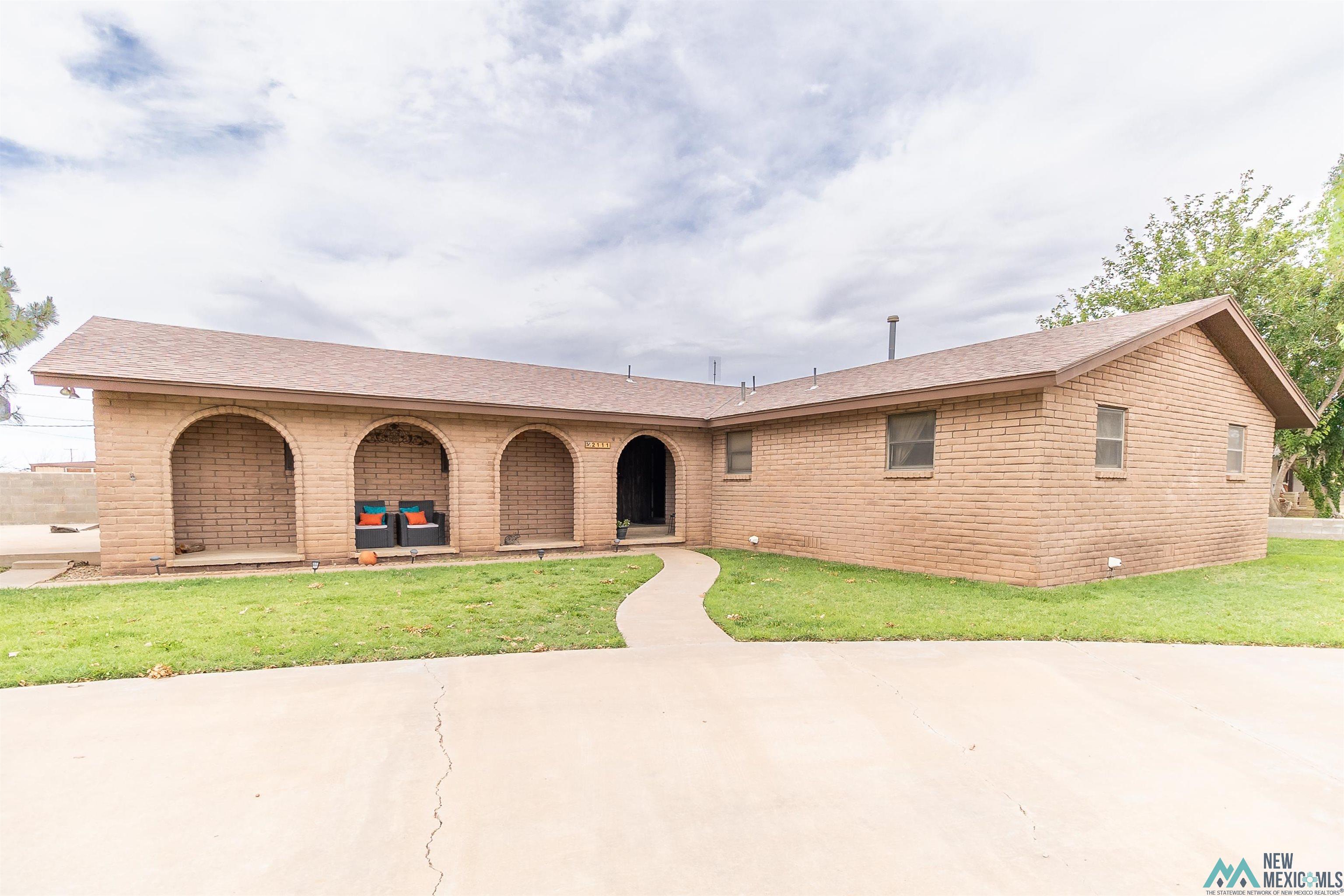 2111 E 1st Street, Portales, New Mexico image 1