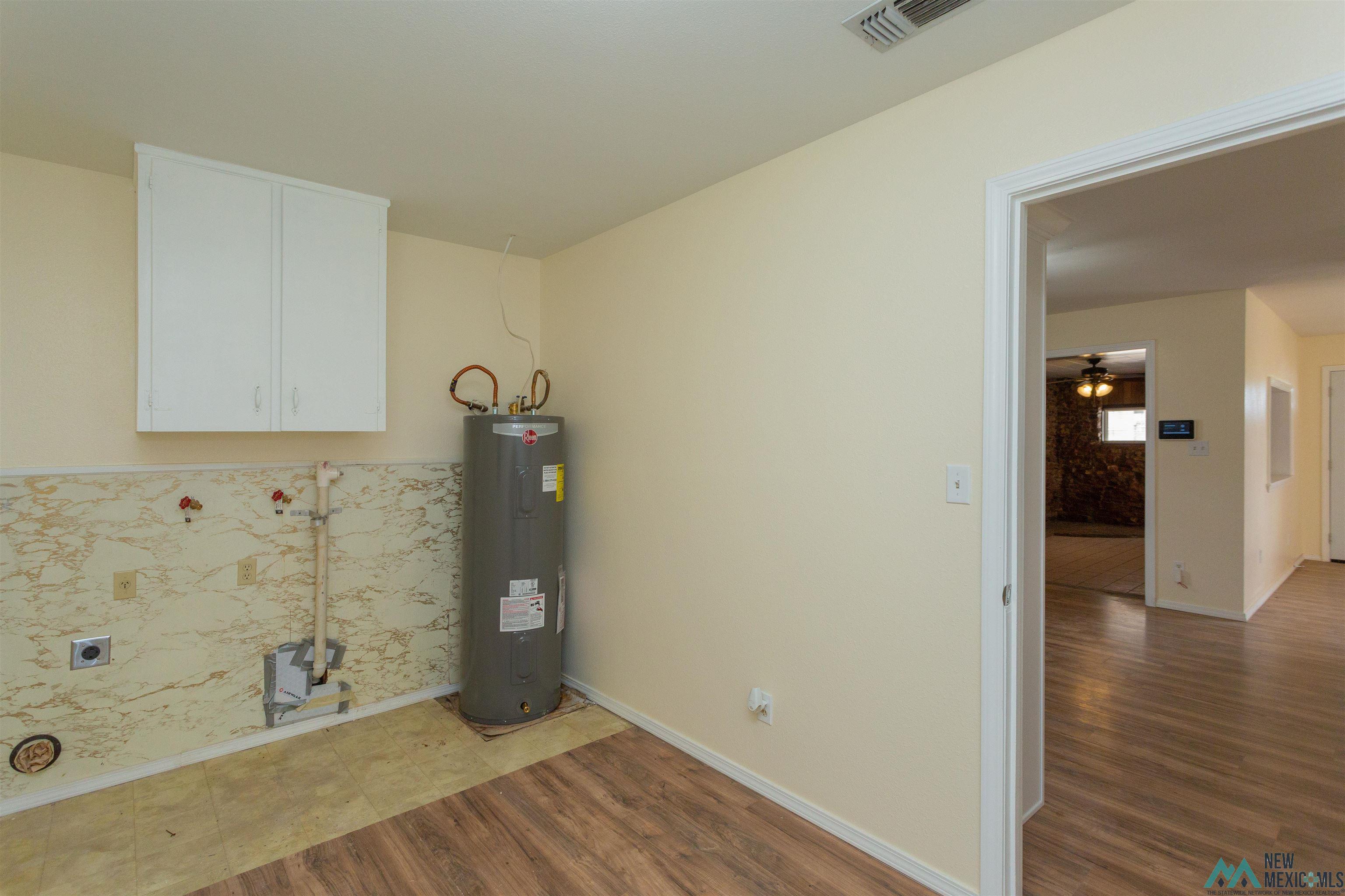 Artesia, New Mexico 88210, United States, 3 Bedrooms Bedrooms, ,2 BathroomsBathrooms,Residential,Active,222818