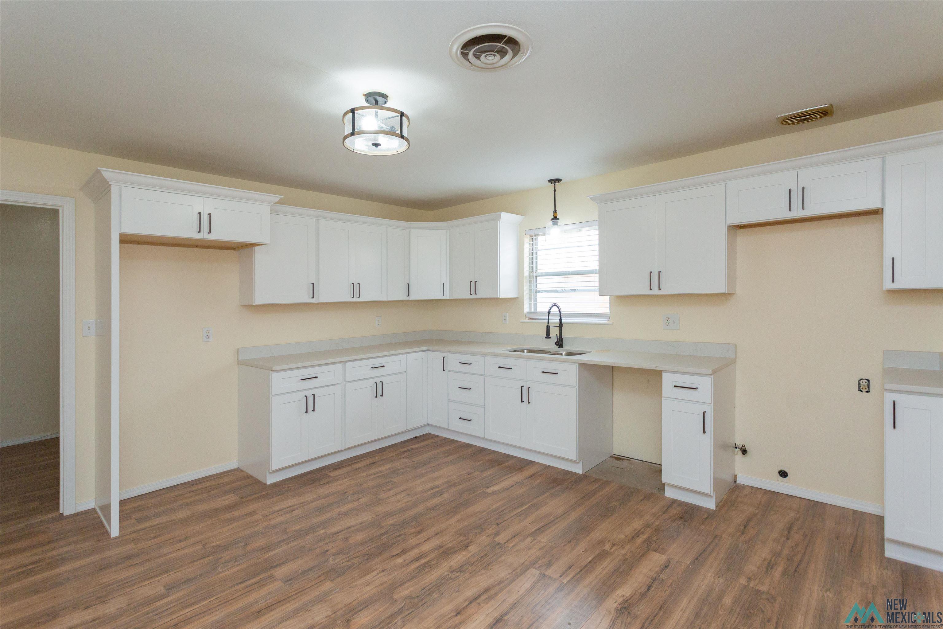 Artesia, New Mexico 88210, United States, 3 Bedrooms Bedrooms, ,2 BathroomsBathrooms,Residential,Active,222818