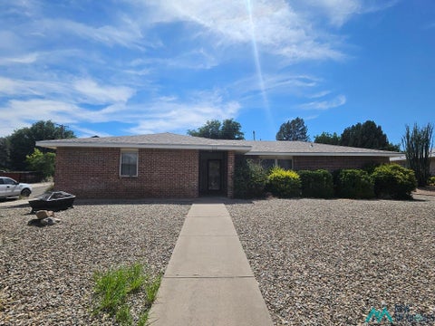 Homes For Sale - 600 Canoncito Drive<br/> Roswell, NM 88201