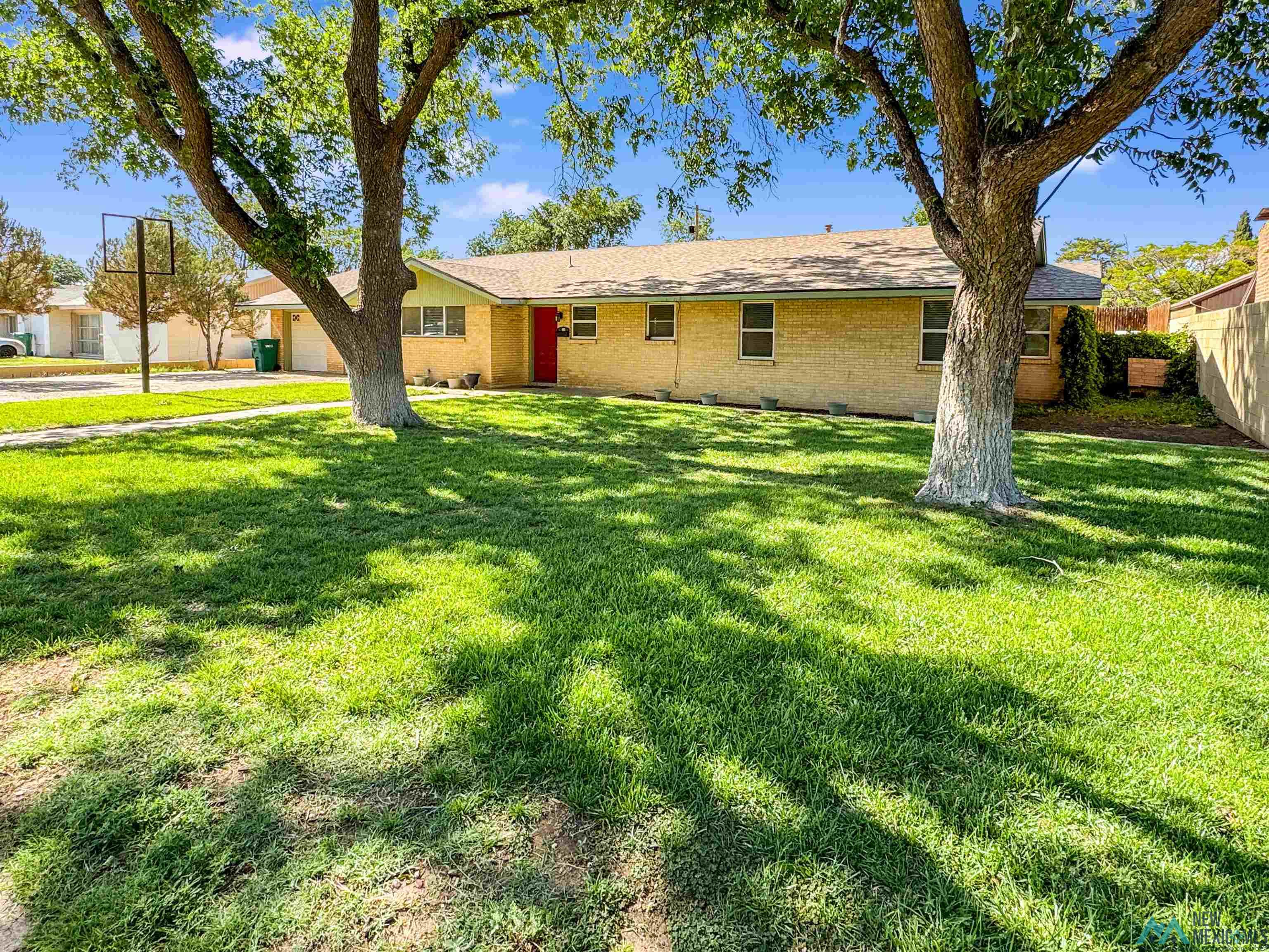 712 E Green Acres Drive, Hobbs, New Mexico image 1
