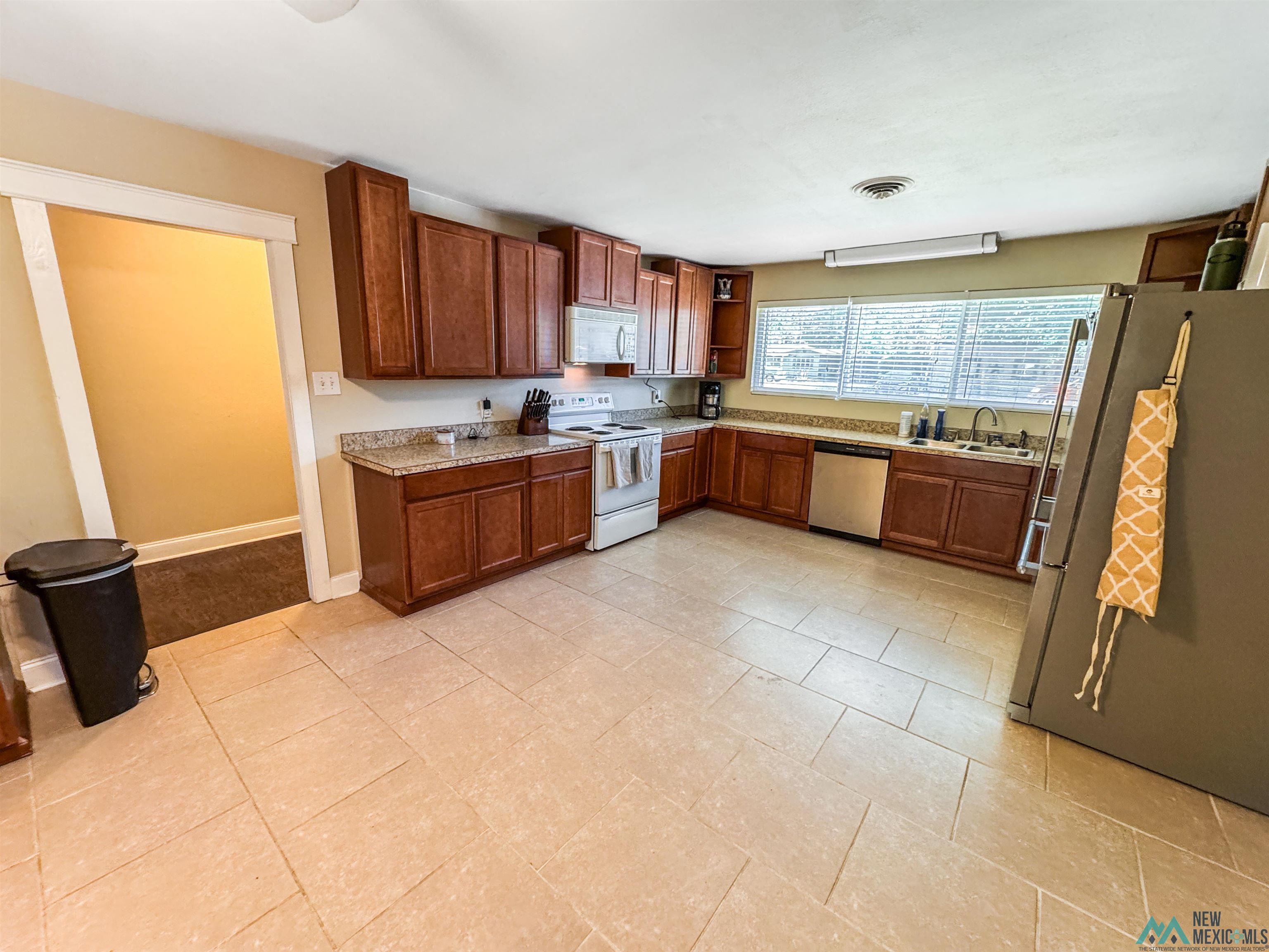 712 E Green Acres Drive, Hobbs, New Mexico image 4