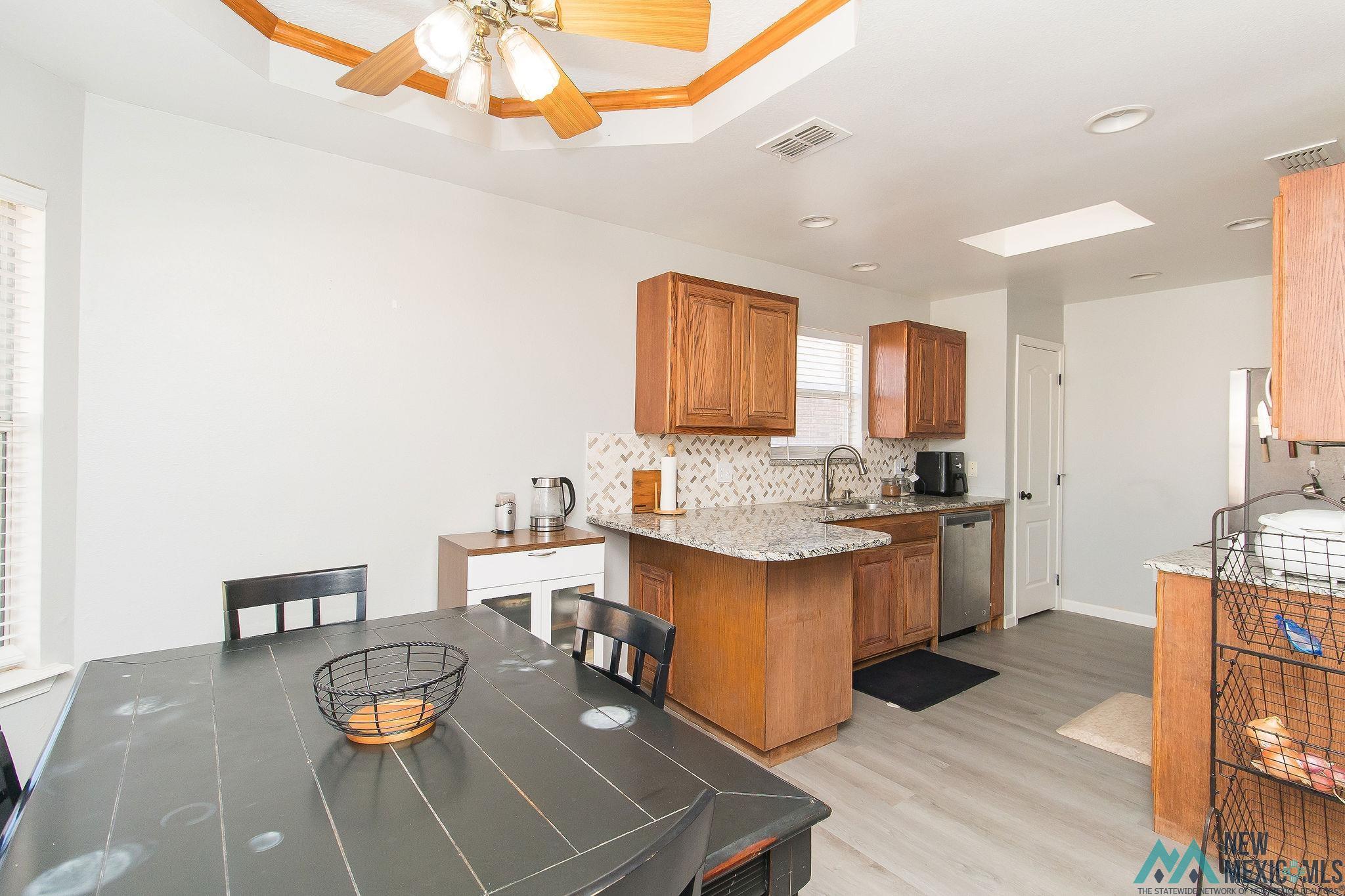 Clovis, New Mexico 88101, United States, 3 Bedrooms Bedrooms, ,2 BathroomsBathrooms,Residential,Pending,31755