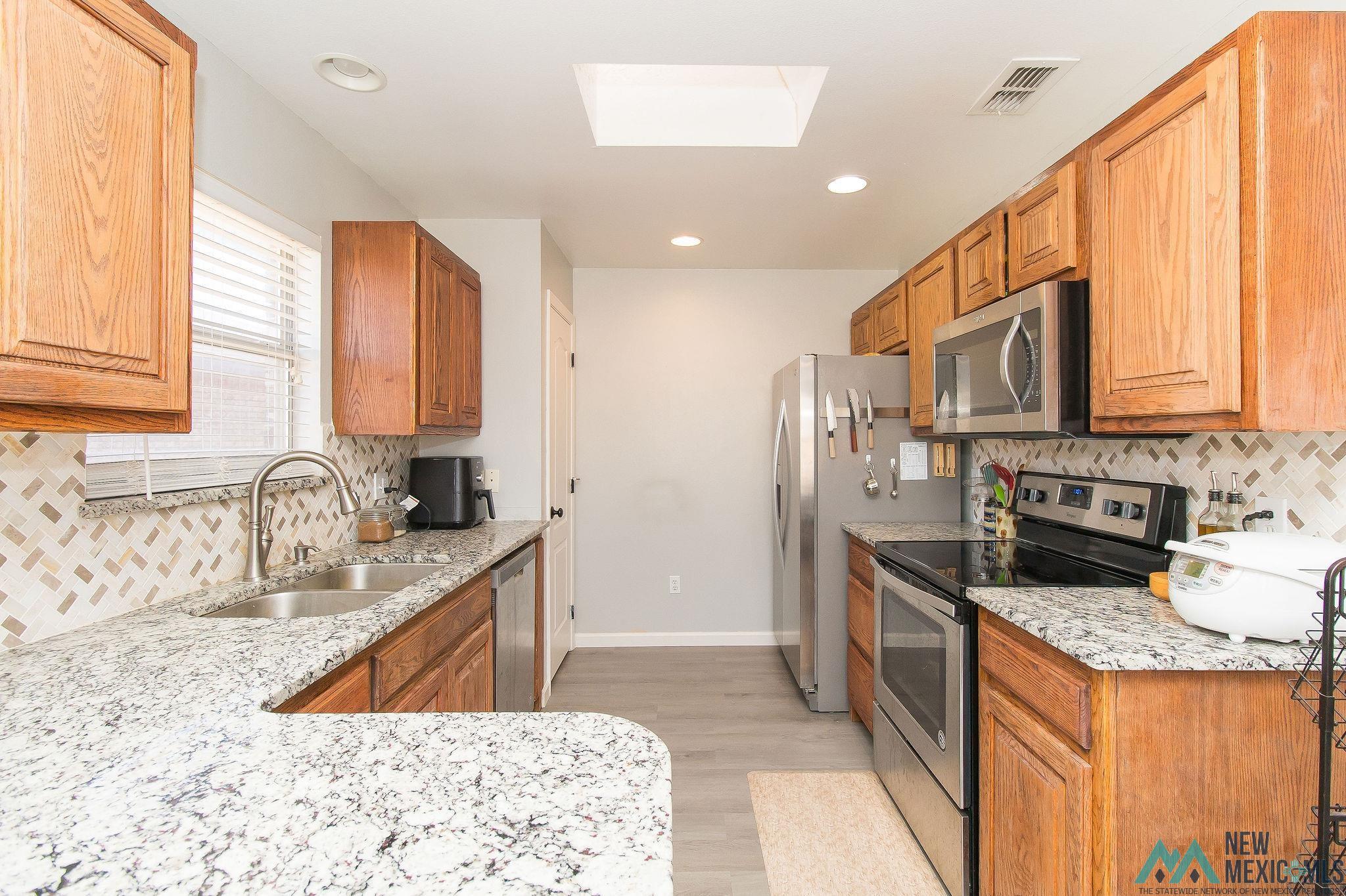 Clovis, New Mexico 88101, United States, 3 Bedrooms Bedrooms, ,2 BathroomsBathrooms,Residential,Pending,31755